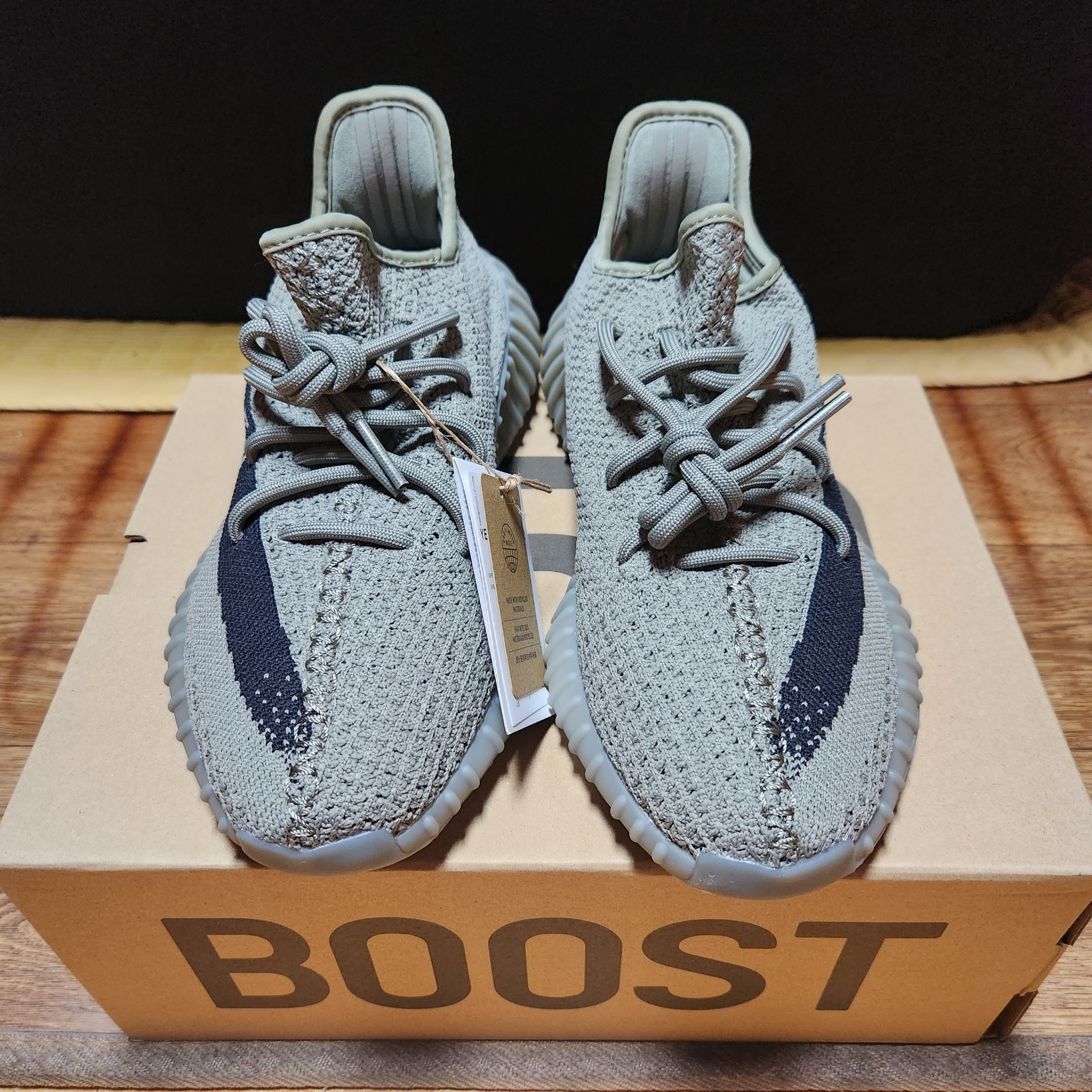 Adidas Yeezy Boost 350 V2 Granite Core Black 착용 스타일 - 1
