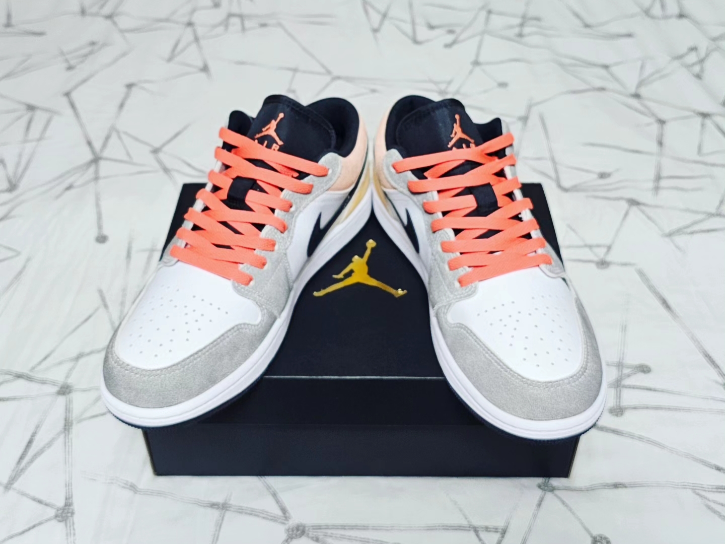 Jordan 1 Low SE Flight Club 착용 스타일 - 3