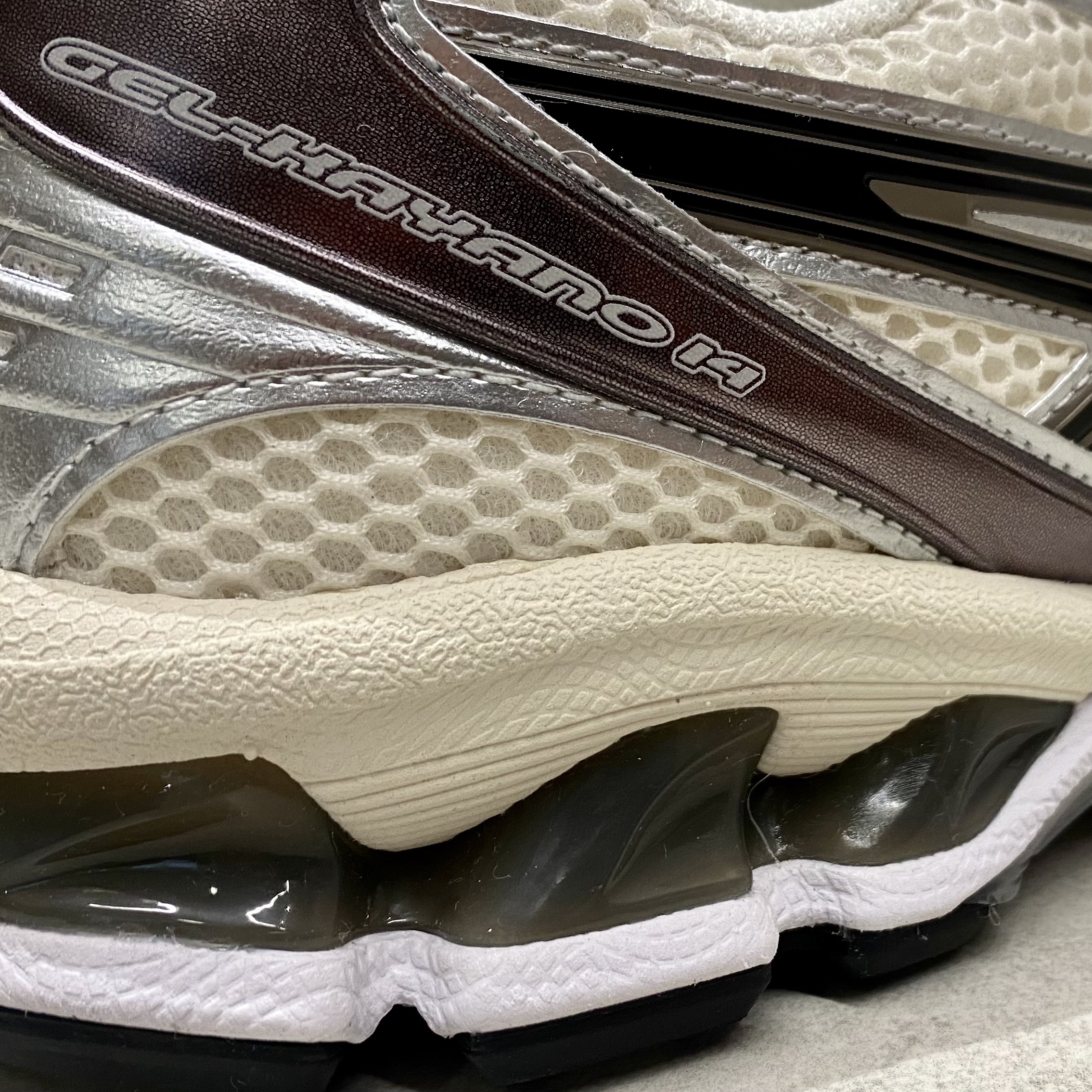 Asics Gel-Kayano 14 Cream Black 착용 스타일 - 2