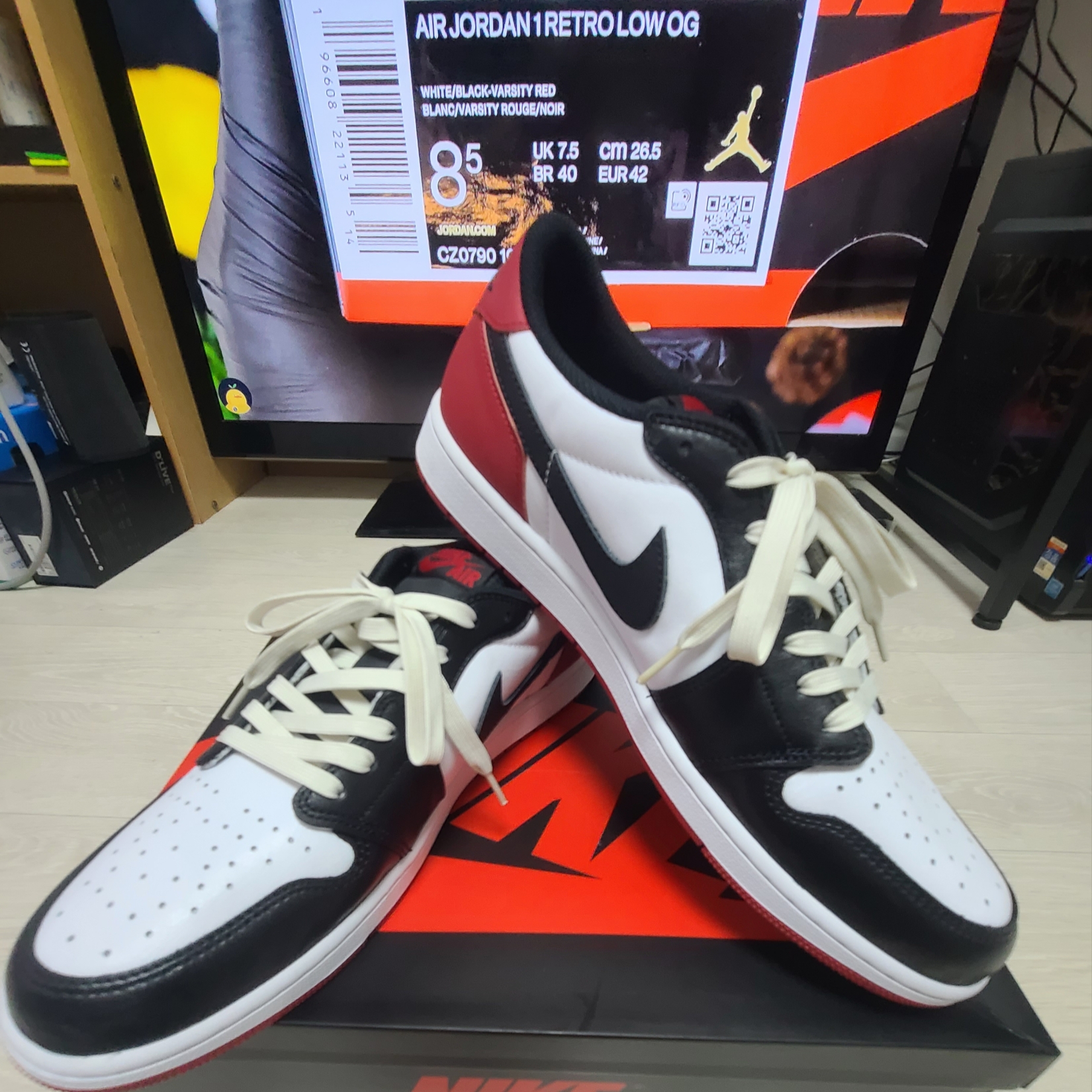 Jordan 1 Retro Low OG Black Toe 착용 스타일 - 3
