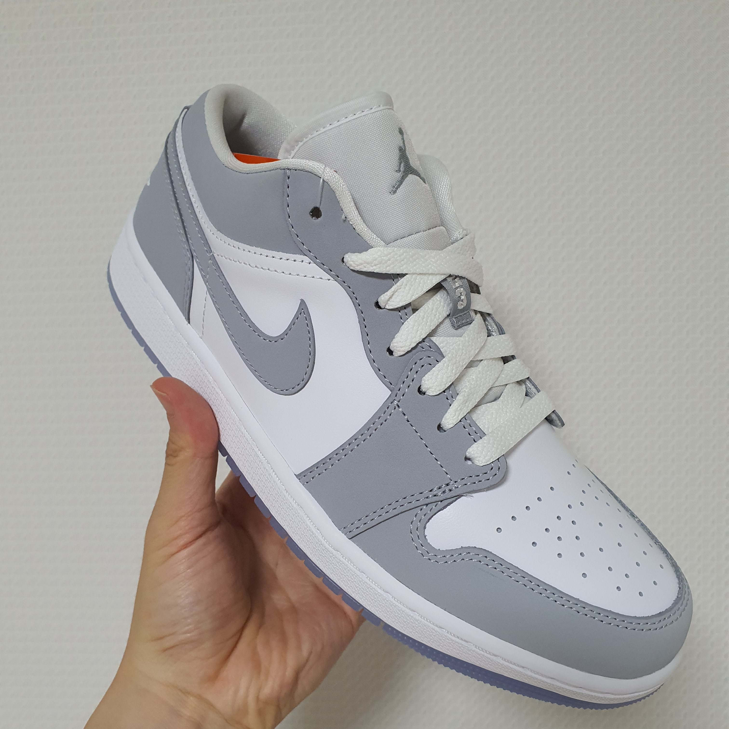 (W) Jordan 1 Low White Wolf Grey 착용 스타일
