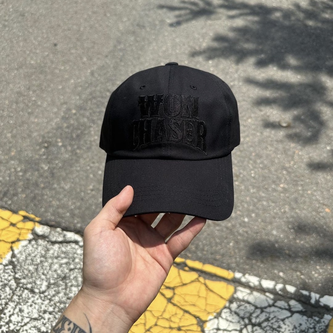[KREAM 단독] Won Chaser New Money Ball Cap Black 착용 스타일
