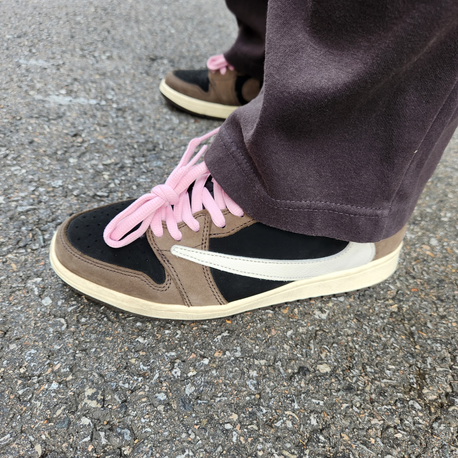 Jordan 1 x Travis Scott Retro Low OG SP Mocha 착용 스타일