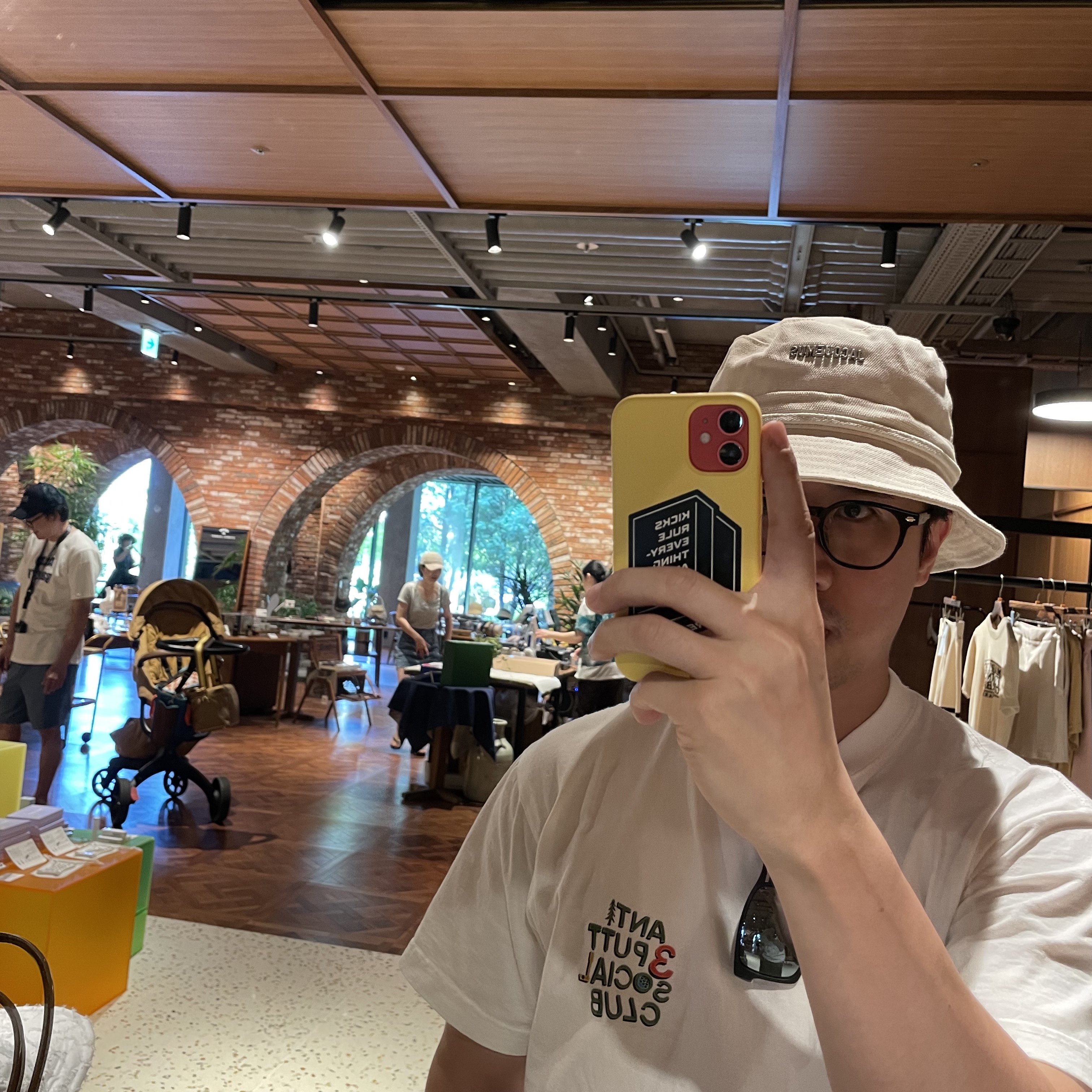 Jacquemus Le Bob Gadjo Bow Bucket Hat Off White 착용 스타일 - 3