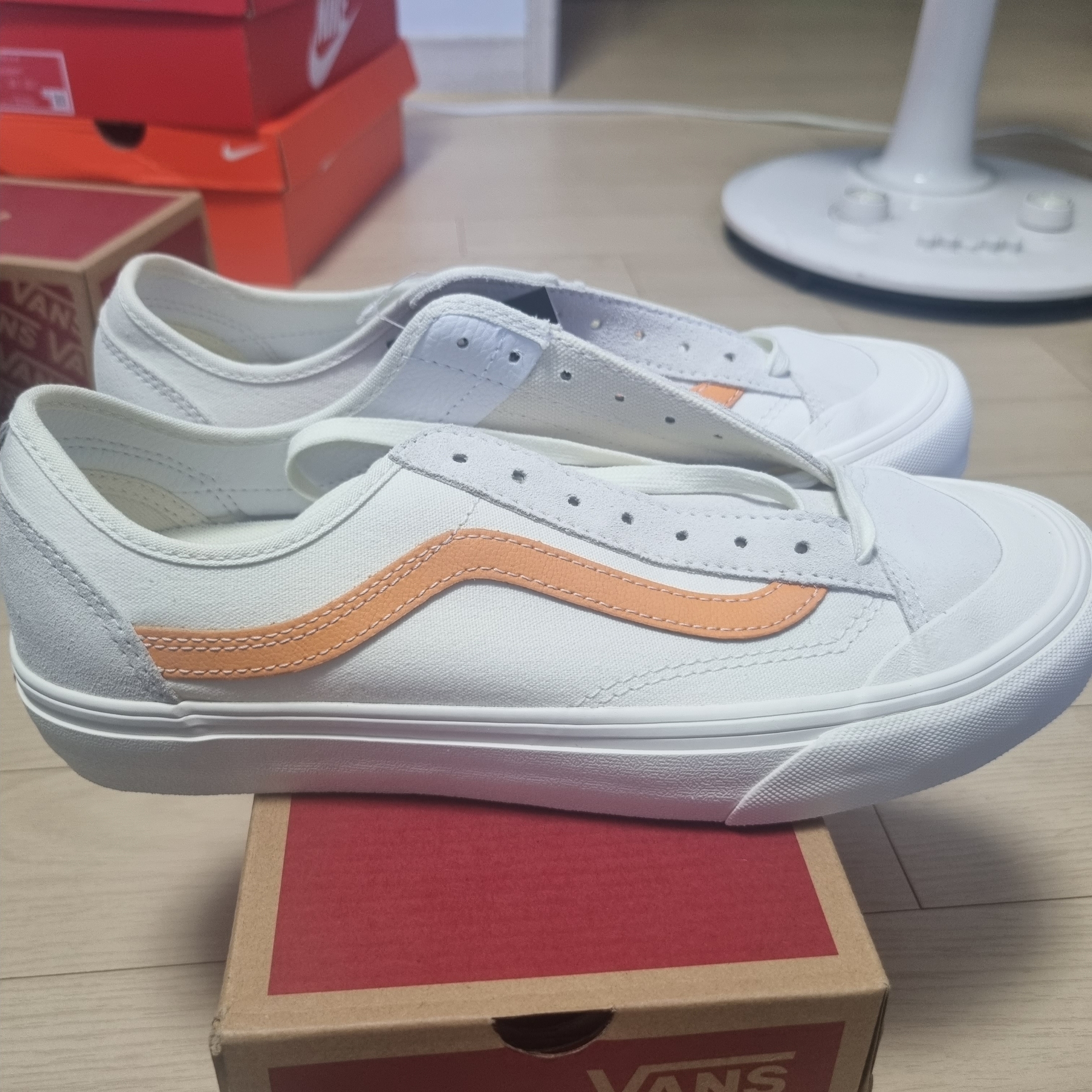 Vans Style 36 Decon SF Suede Marshmallow Orange 착용 스타일 - 2