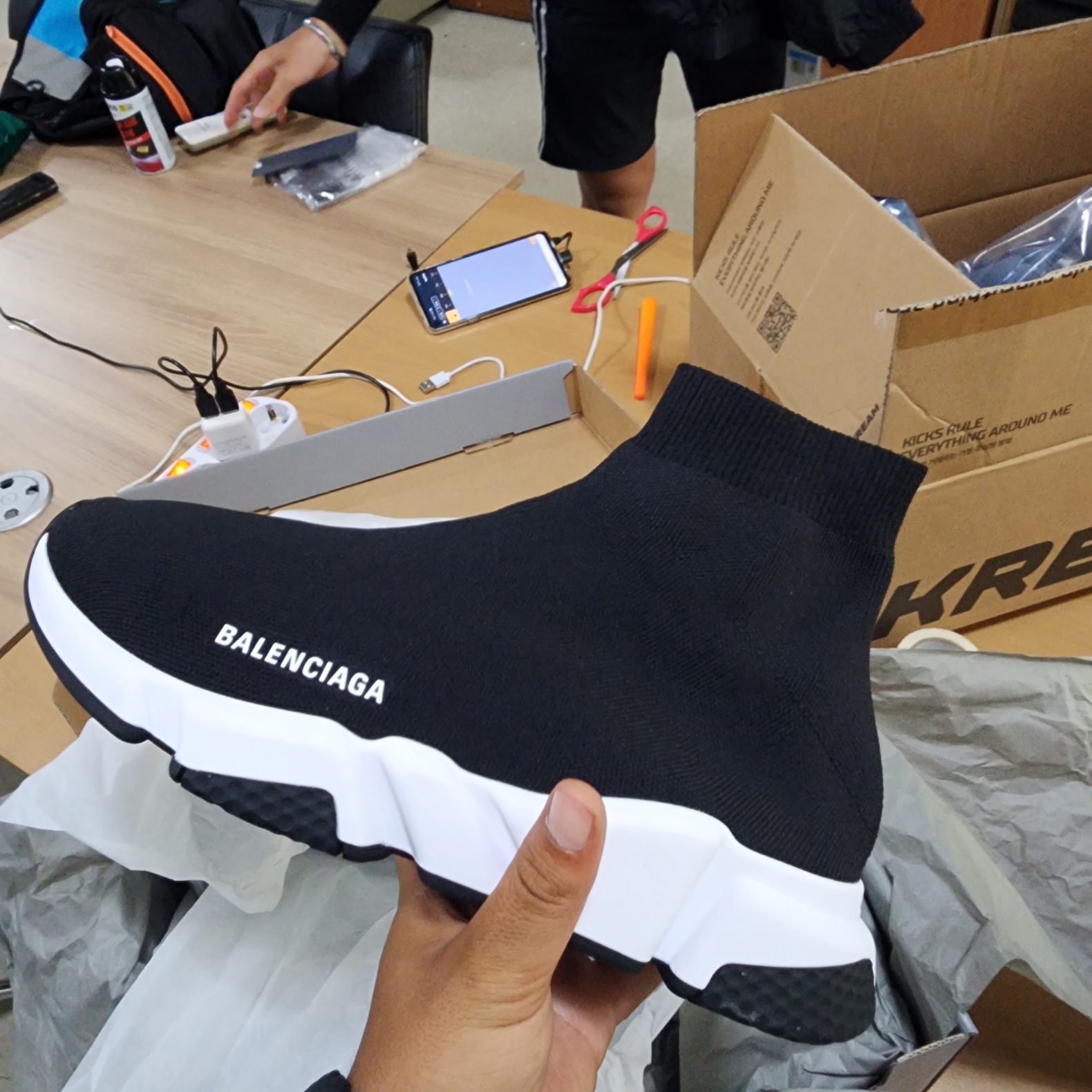 Balenciaga Speed Trainer Black White 2021/2022 착용 스타일