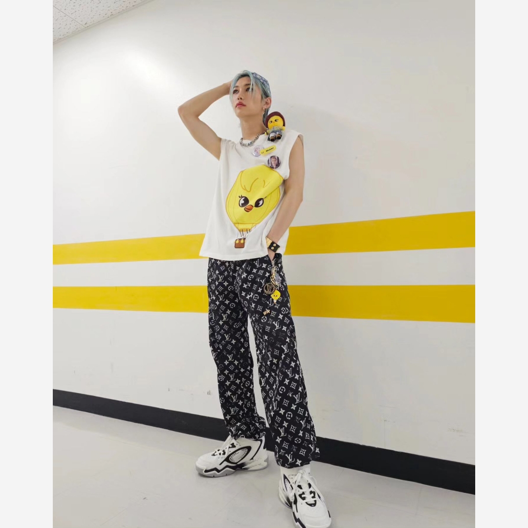 Louis Vuitton LV Trainer 2 Sneakers White 착용 스타일 - 3