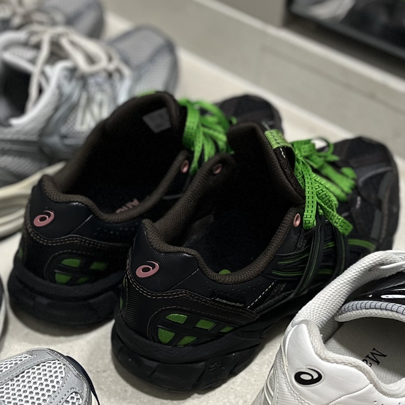 Asics x Andersson Bell Gel-Sonoma 15-50 Black Green, (W) Nike Zoom Vomero 5 Oatmeal 착용 스타일 - 1