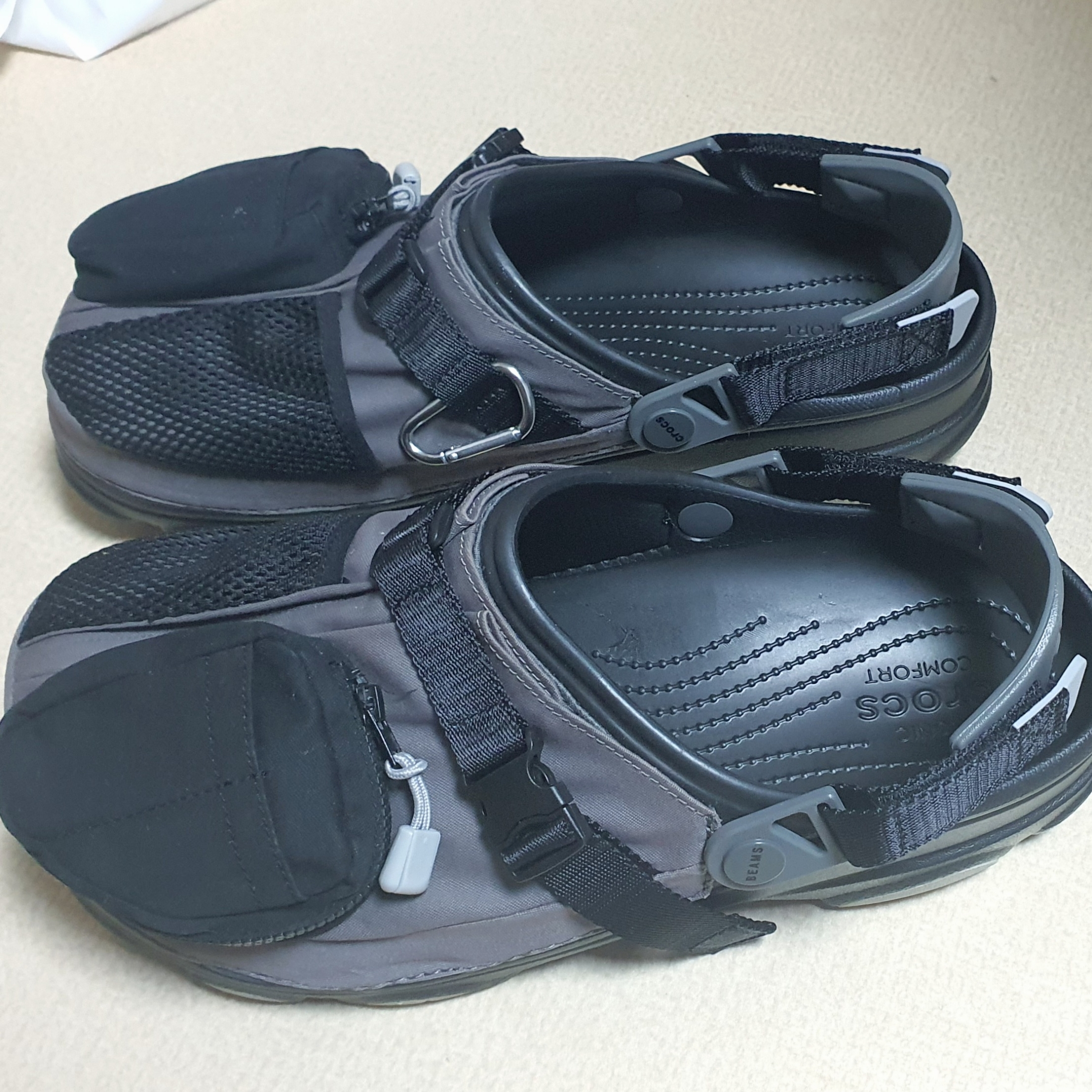 Crocs x Beams Classic All Terrain Mountain Parka Clog Grey 착용 스타일