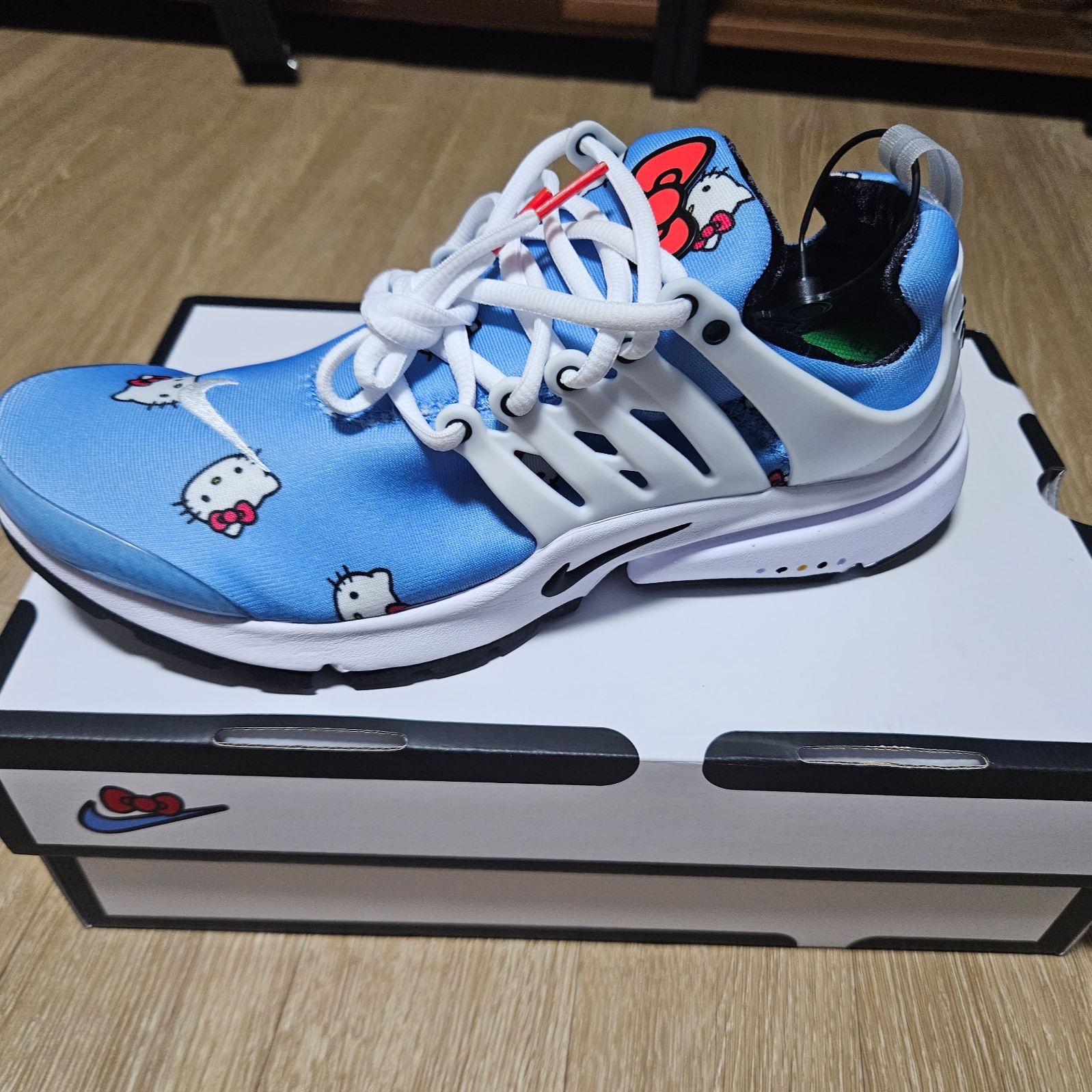 Nike x Hello Kitty Air Presto University Blue 착용 스타일 - 2
