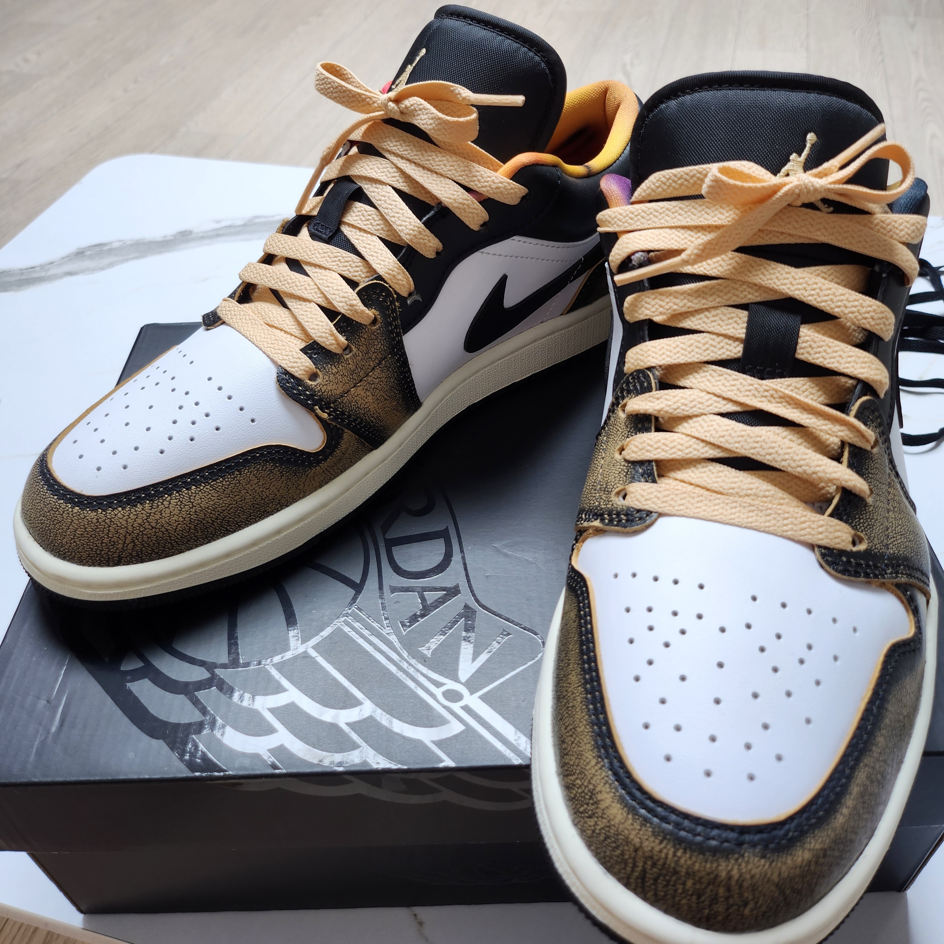 Jordan 1 Low SE Black White Onyx 착용 스타일 - 1