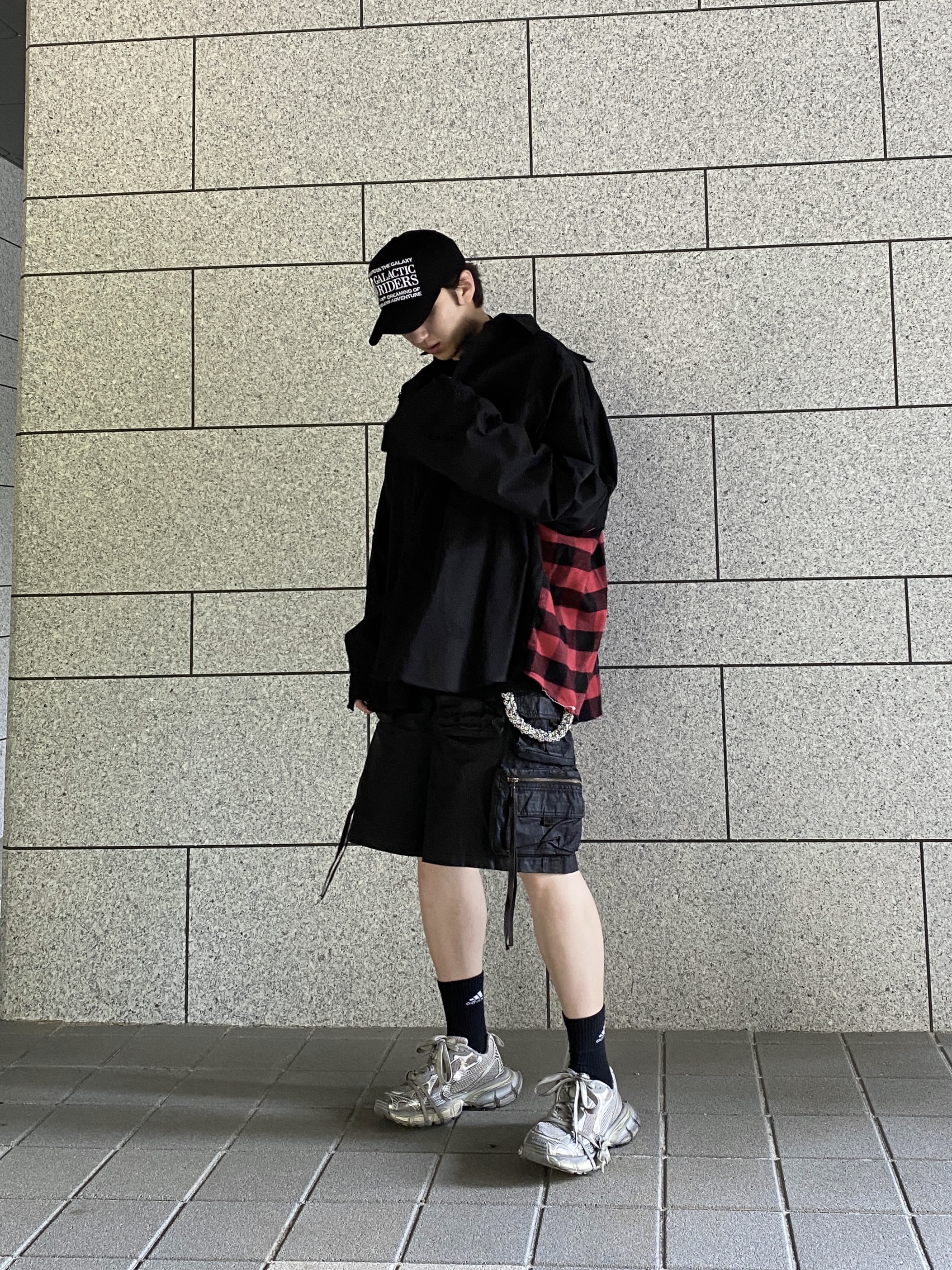 Undermycar Dohee Oversized Buffalo Check Shirts Salsa - 23SS, Undermycar Skal Multi Cargo Vintage Shorts Wren - 23SS 착용 스타일 - 1