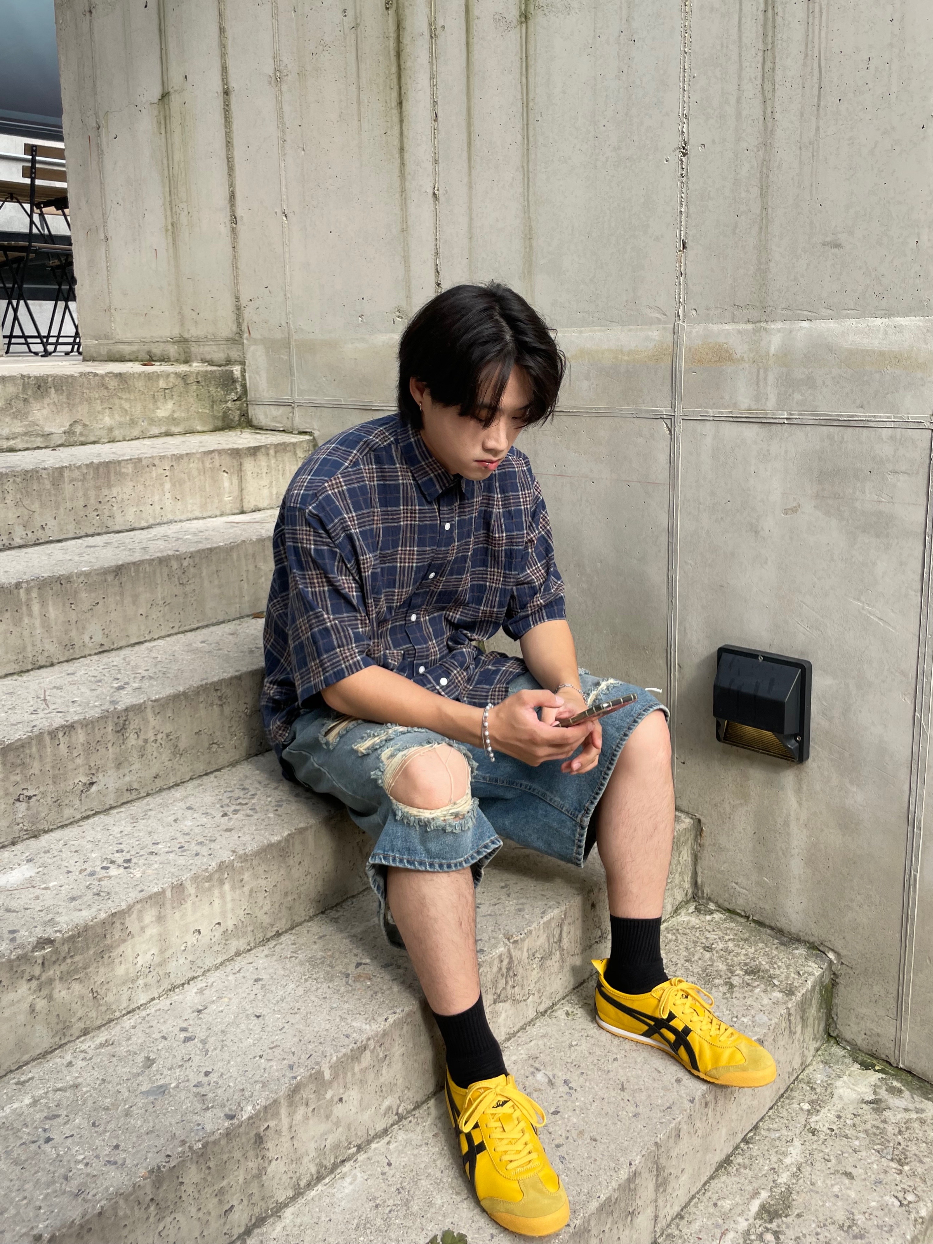 Onitsuka Tiger Mexico 66 Yellow Black 착용 스타일 - 1