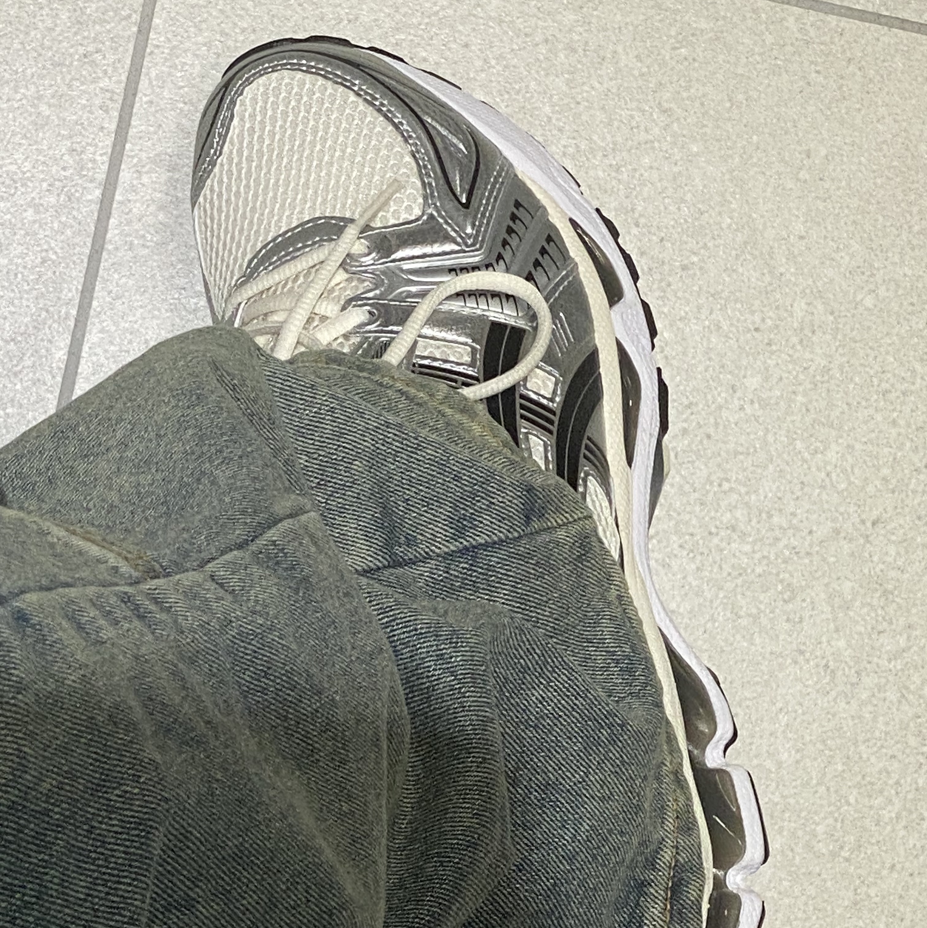 Asics Gel-Kayano 14 Cream Black 착용 스타일 - 1