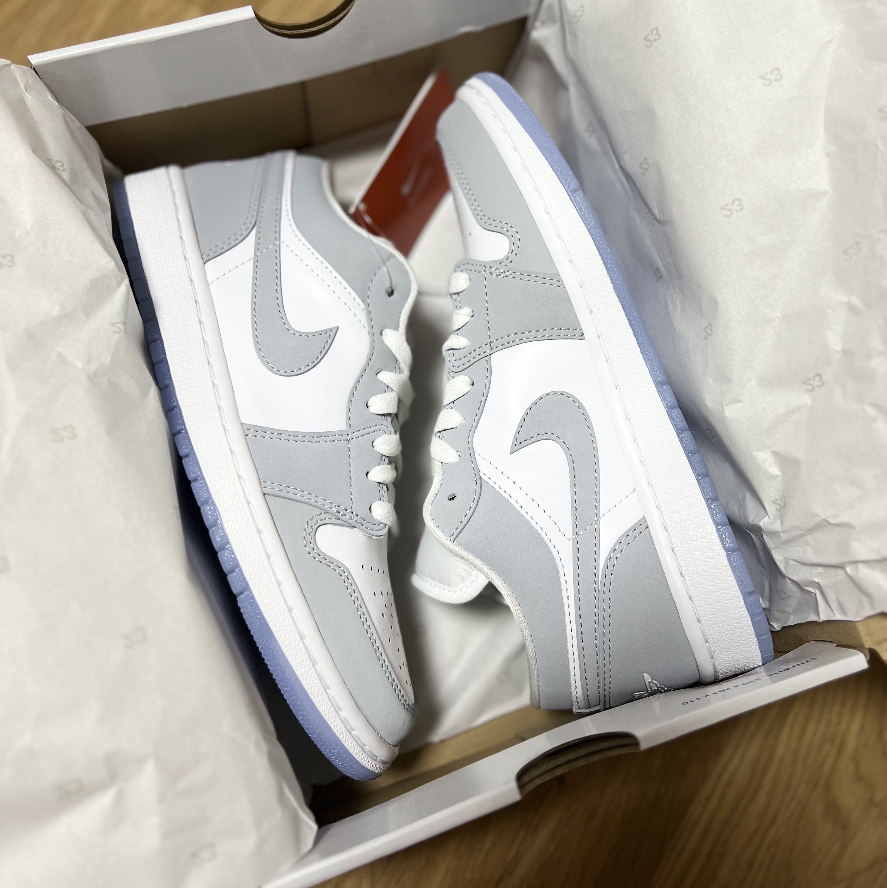 (W) Jordan 1 Low White Wolf Grey 착용 스타일 - 1