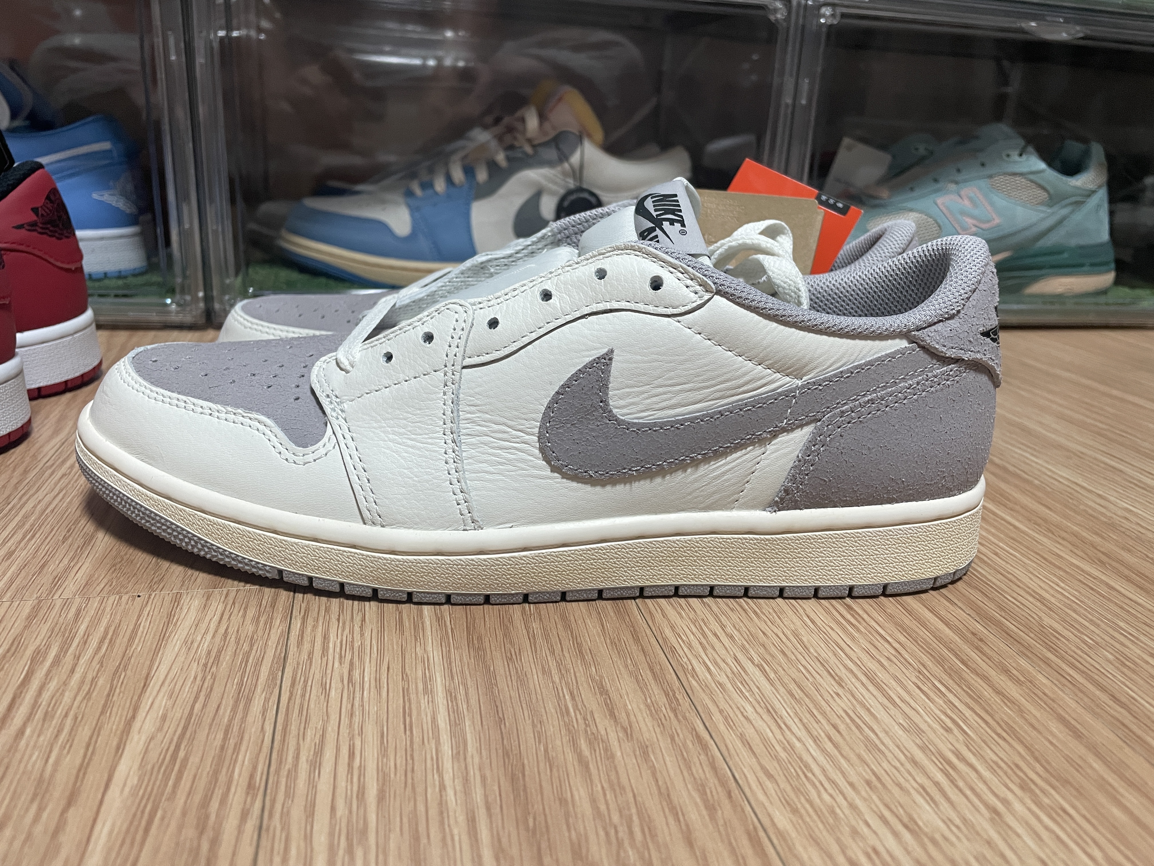 Jordan 1 Retro Low OG Atmosphere Grey 착용 스타일 - 1