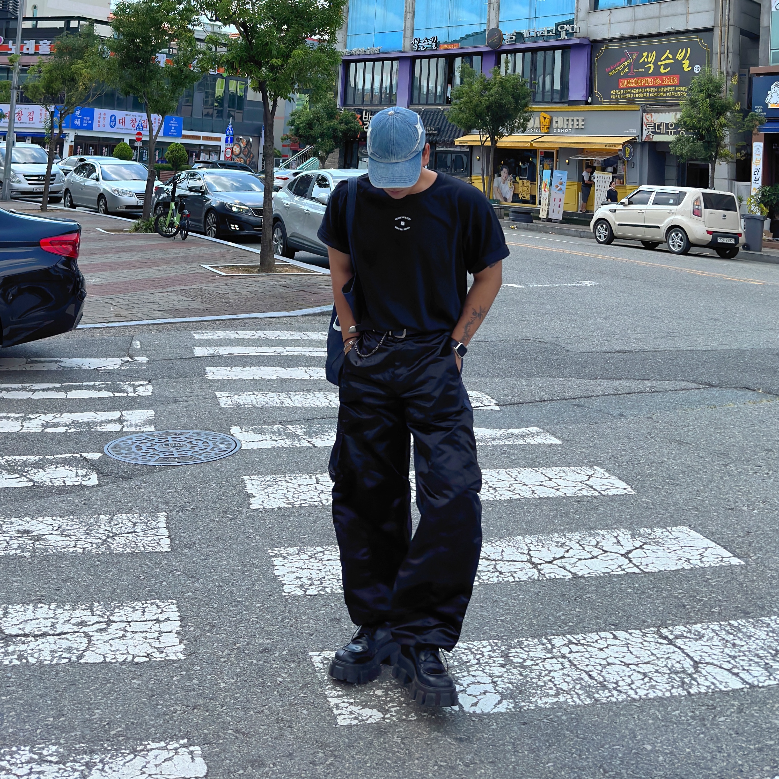 Prada Monolith Brushed Leather Lace-Up Shoes Black, Thug Club x MCM Tribal Leather Cap Denim 착용 스타일 - 1