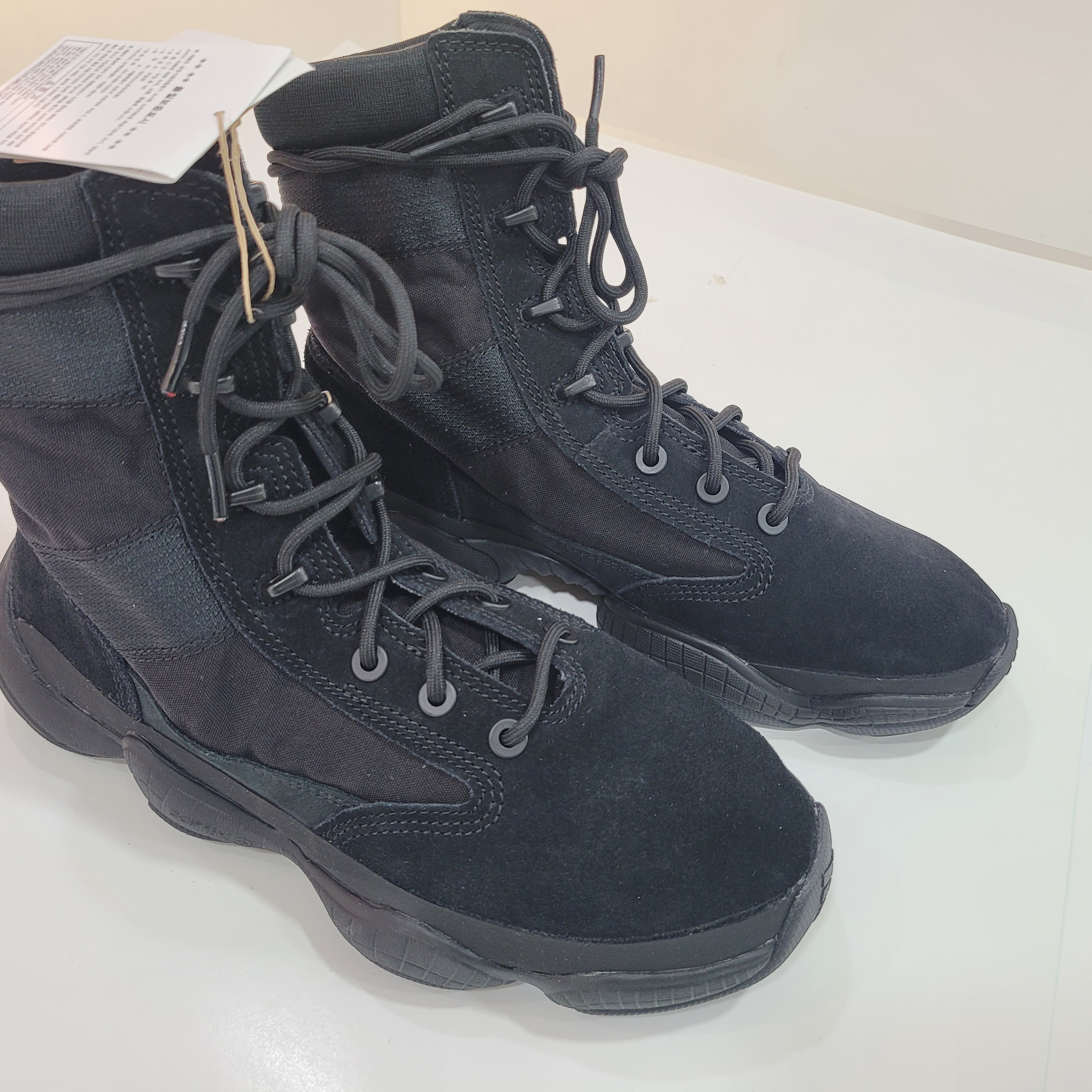 Adidas Yeezy 500 High Tactical Utility Black 착용 스타일 - 1