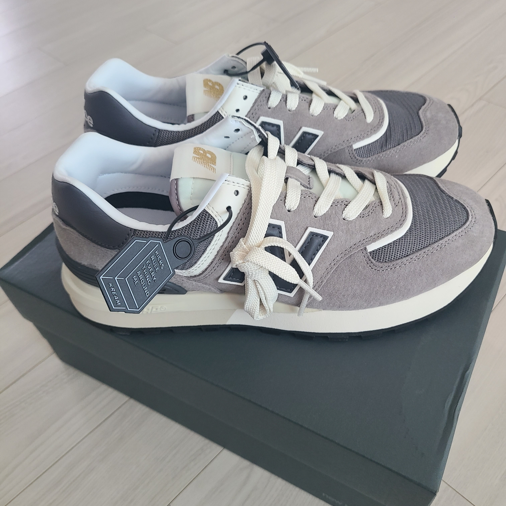 New Balance 574 Legacy Grey 착용 스타일 - 2