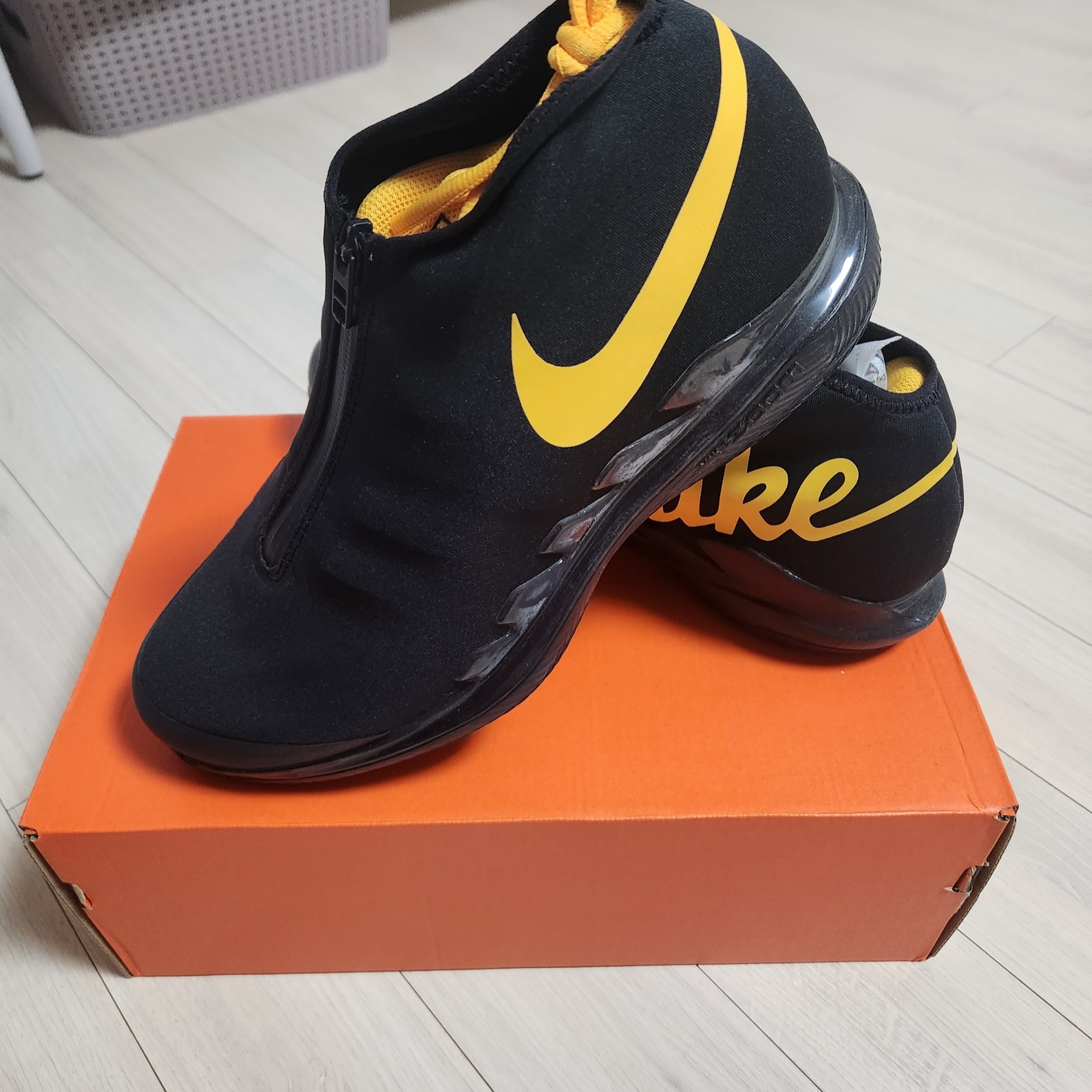 Nike Air Zoom Vapor X Glove Black University Gold 착용 스타일 - 1