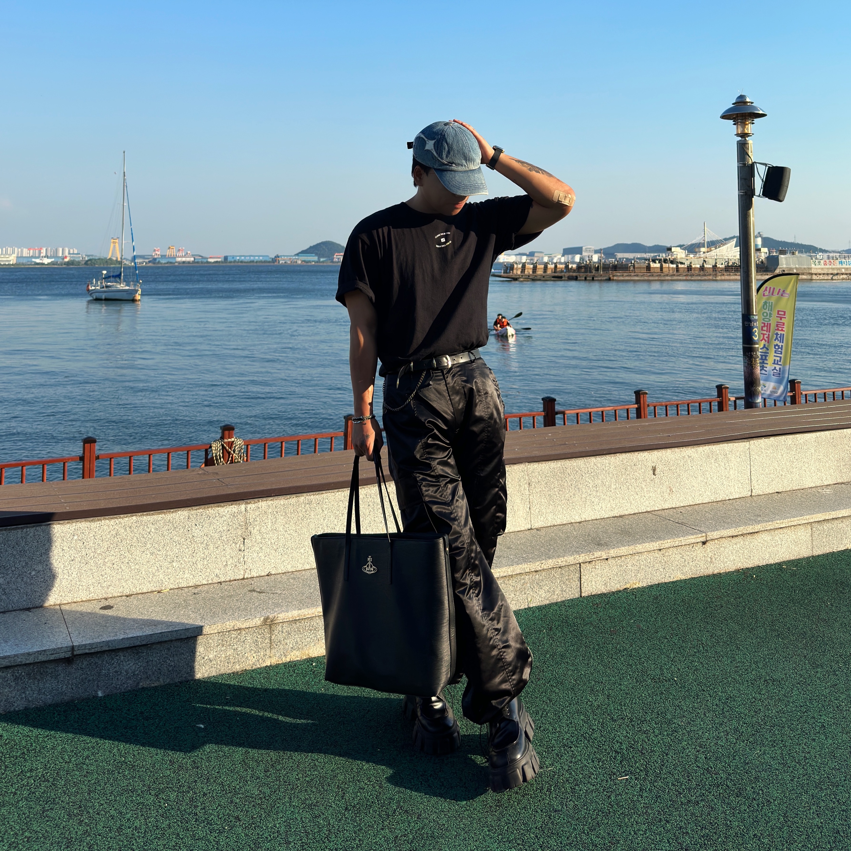 Prada Monolith Brushed Leather Lace-Up Shoes Black, Thug Club x MCM Tribal Leather Cap Denim 착용 스타일 - 4