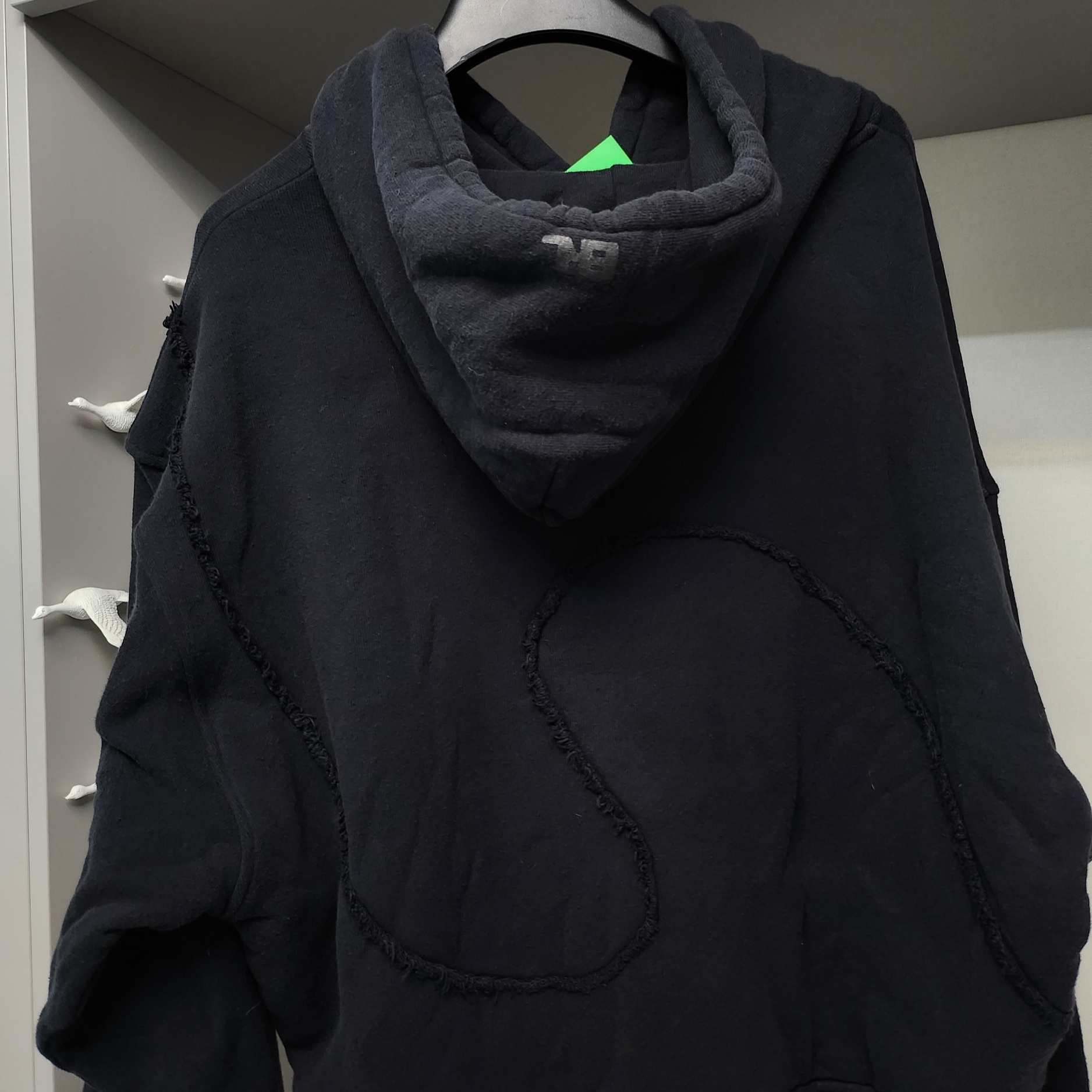 ERL Swirl Fleece Hoodie Blue Orange, ERL Wave Hoodie Purple Pink 착용 스타일 - 3
