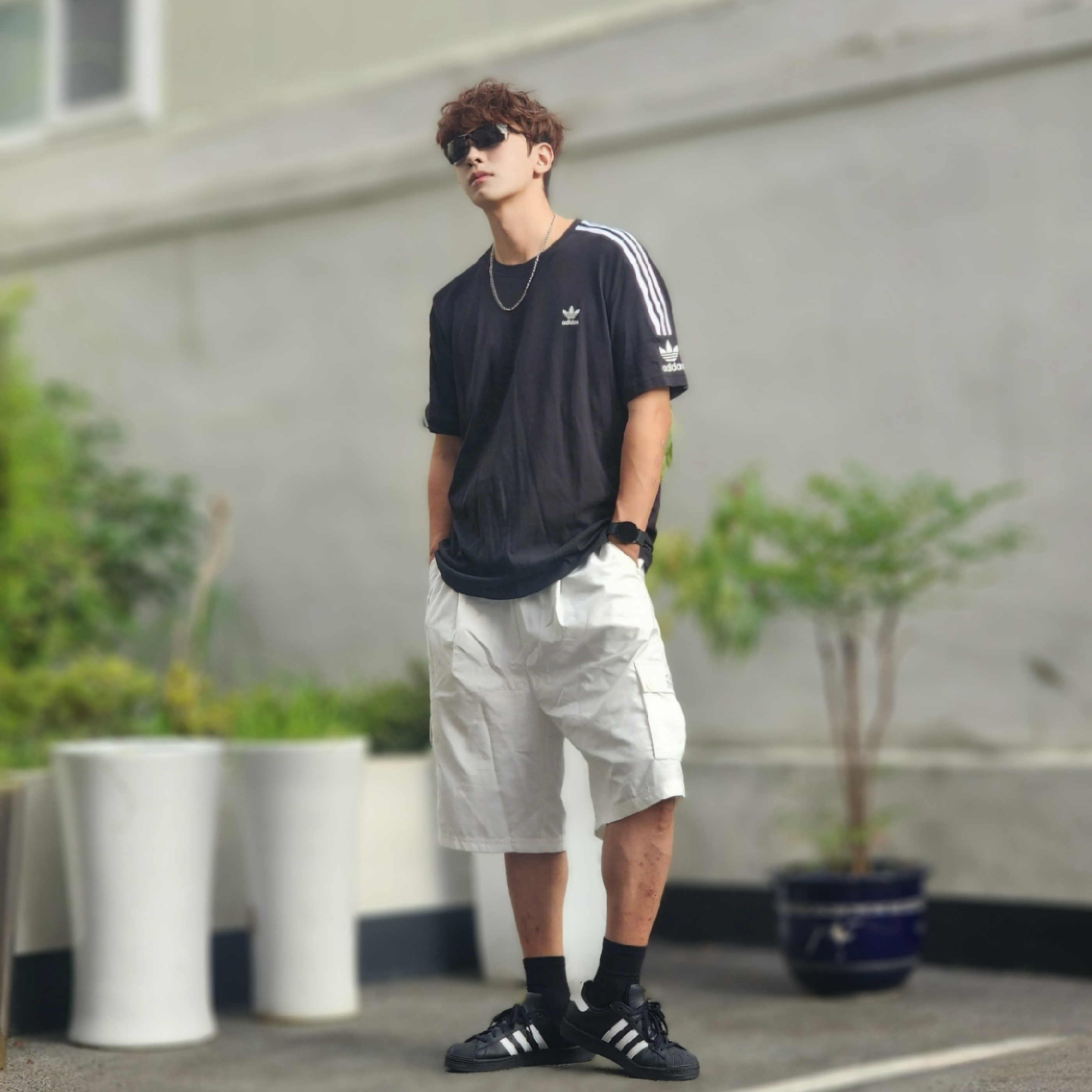 Adidas Superstar Core Black White 착용 스타일 - 1