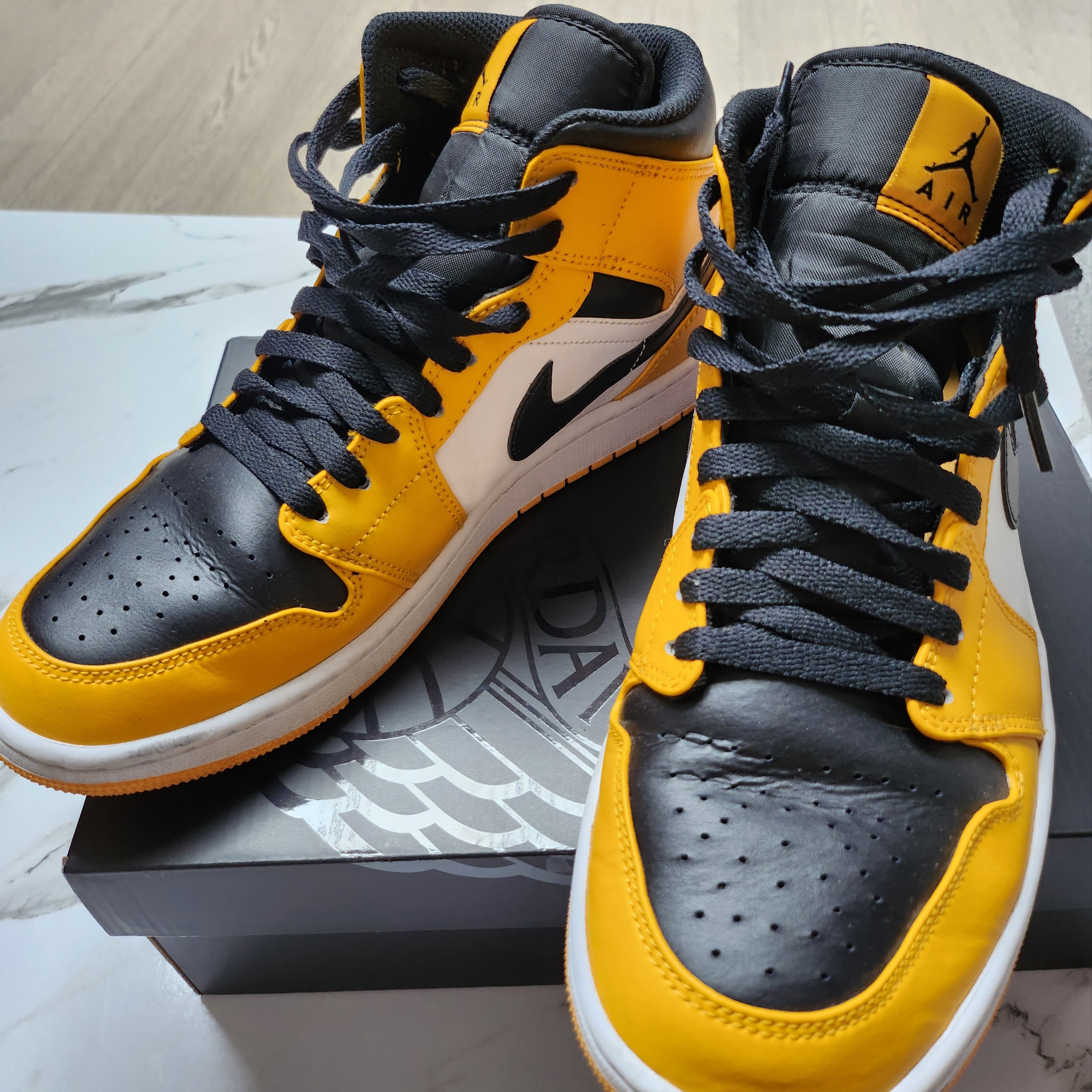 Jordan 1 Mid Taxi 착용 스타일