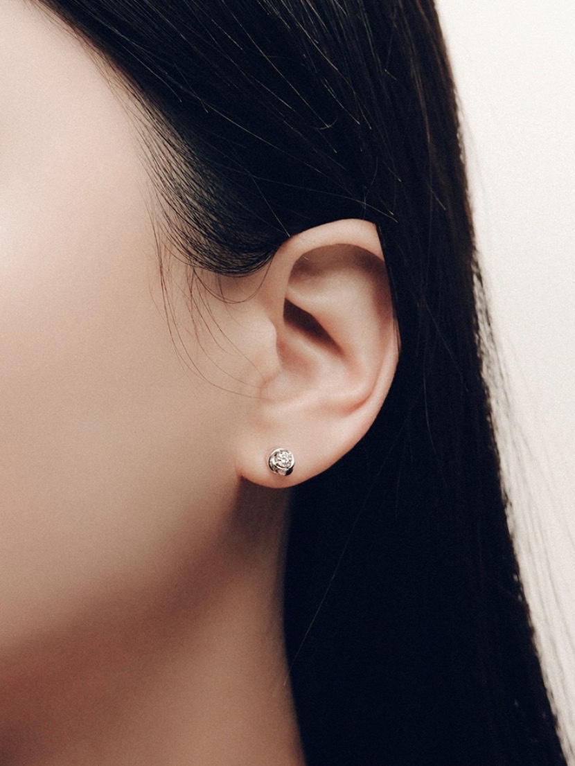 Miko Women Jenifer 0.1 Carat Si2 Diamond Earring White Gold 착용 스타일