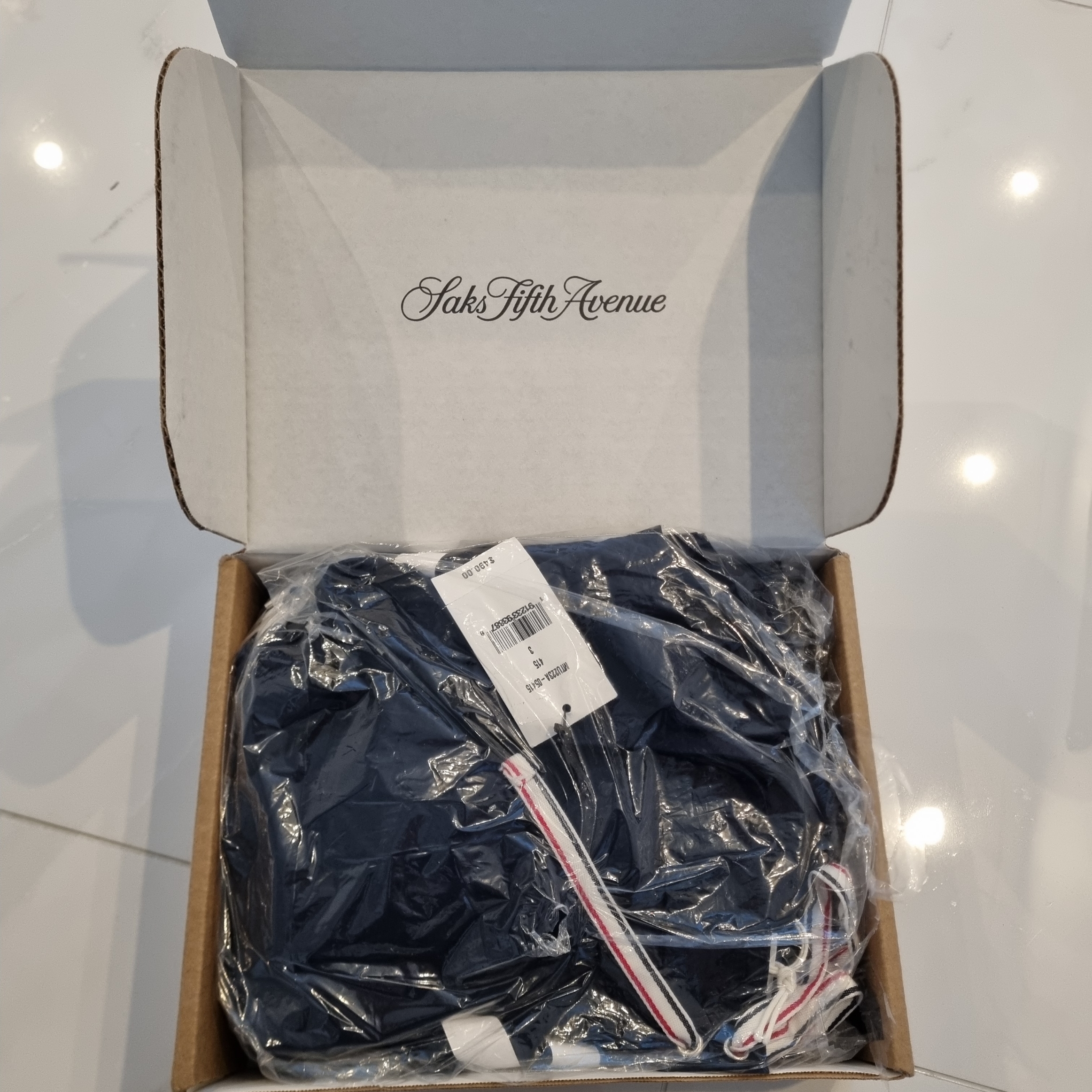 Thom Browne Solid Swim Tech 4-Bar Board Shorts Navy 착용 스타일 - 3