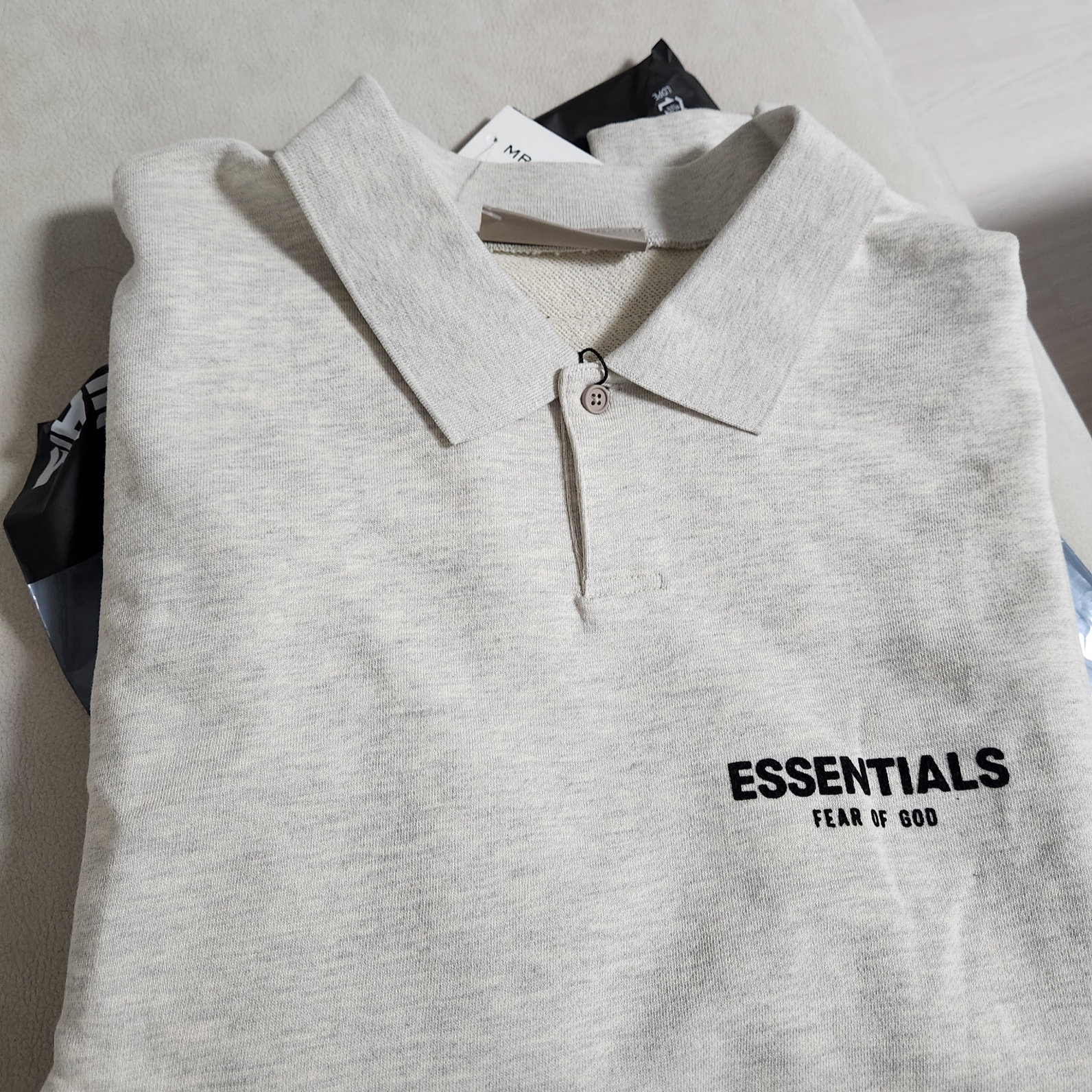 Essentials The Core Collection Long Sleeve Polo Light Oatmeal 착용 스타일