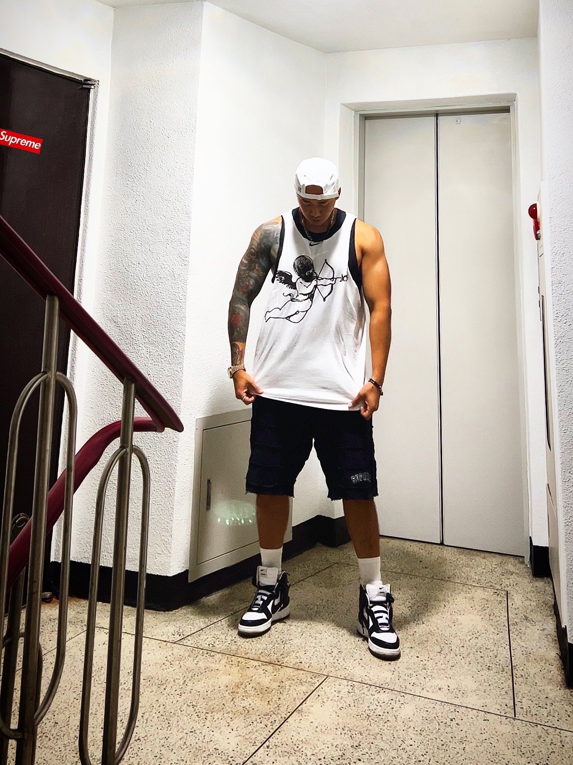 Supreme Reverse Patchwork Sweatshorts Black - 22SS, Nike x Ambush Dunk High Black 착용 스타일 - 2