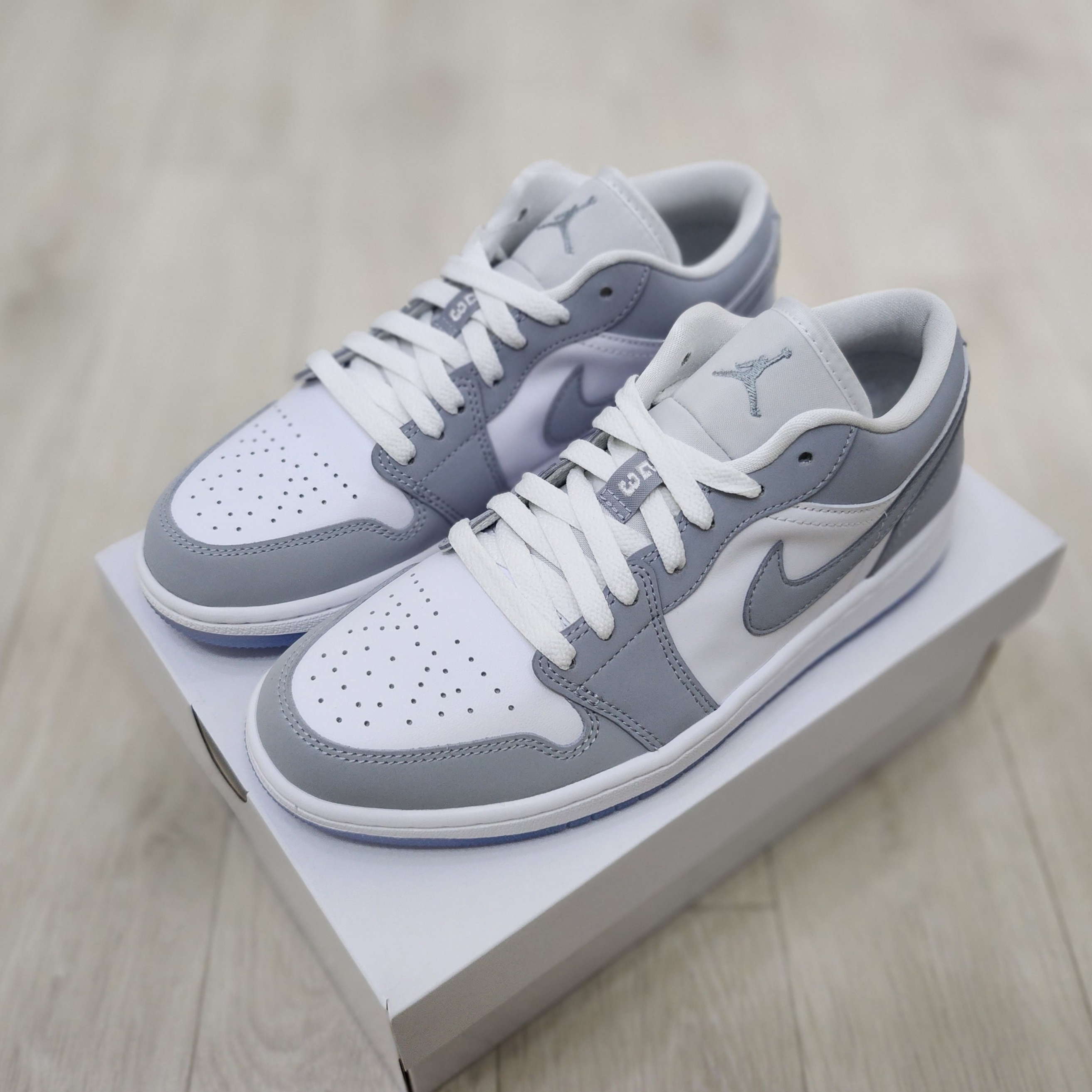 (W) Jordan 1 Low White Wolf Grey 착용 스타일 - 2