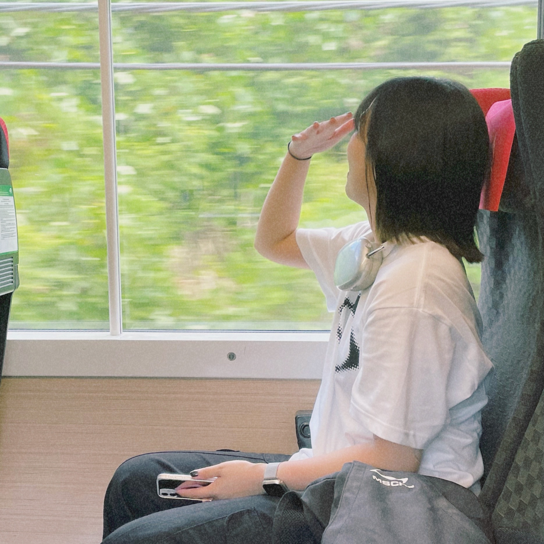 Apple AirPods Max Lightning Silver (Korean Ver.), (W) Mischief Rhombus Blur T-Shirt Basic White 착용 스타일 - 2