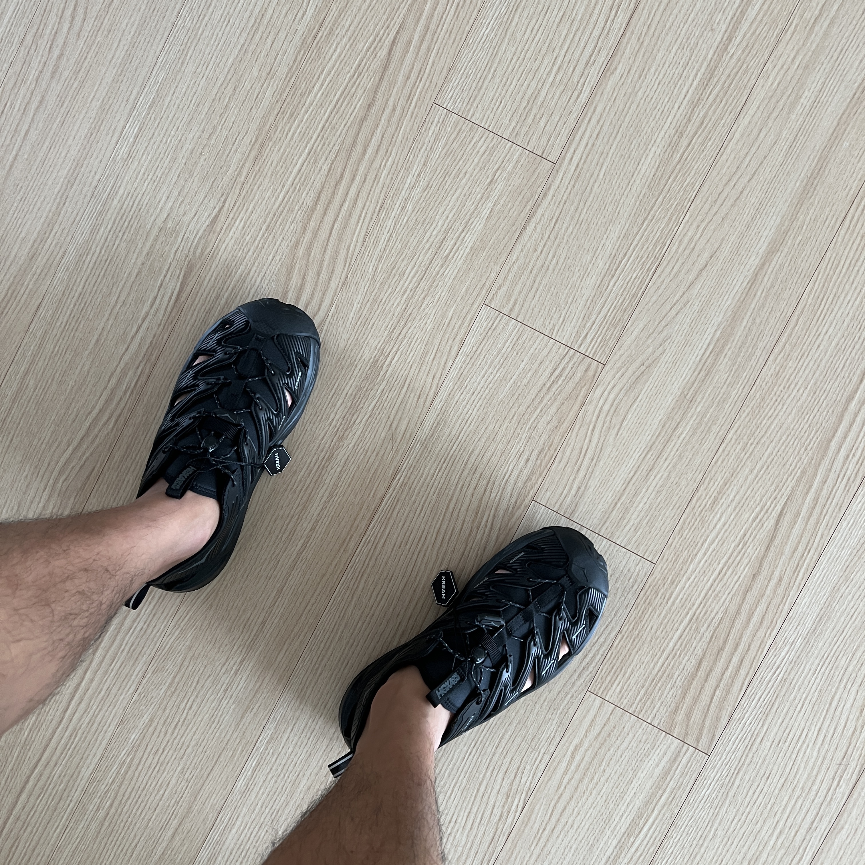 Hoka Hopara Black 착용 스타일