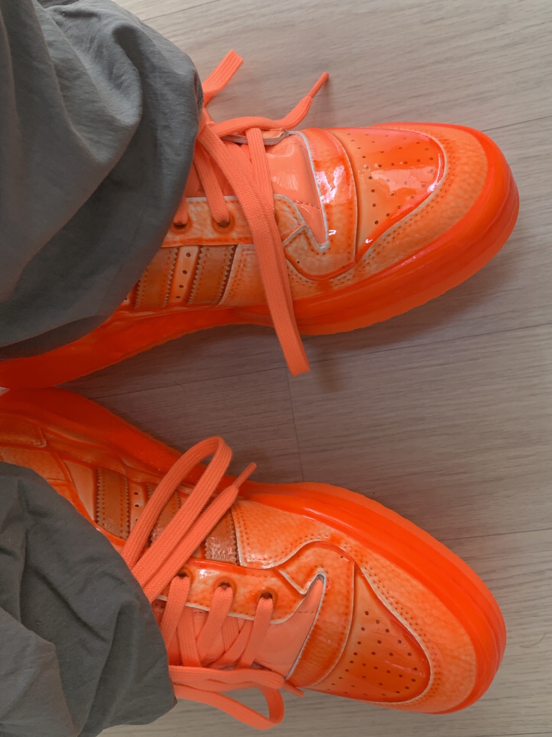 Adidas x Jeremy Scott Forum Hi Dipped Orange 착용 스타일 - 1