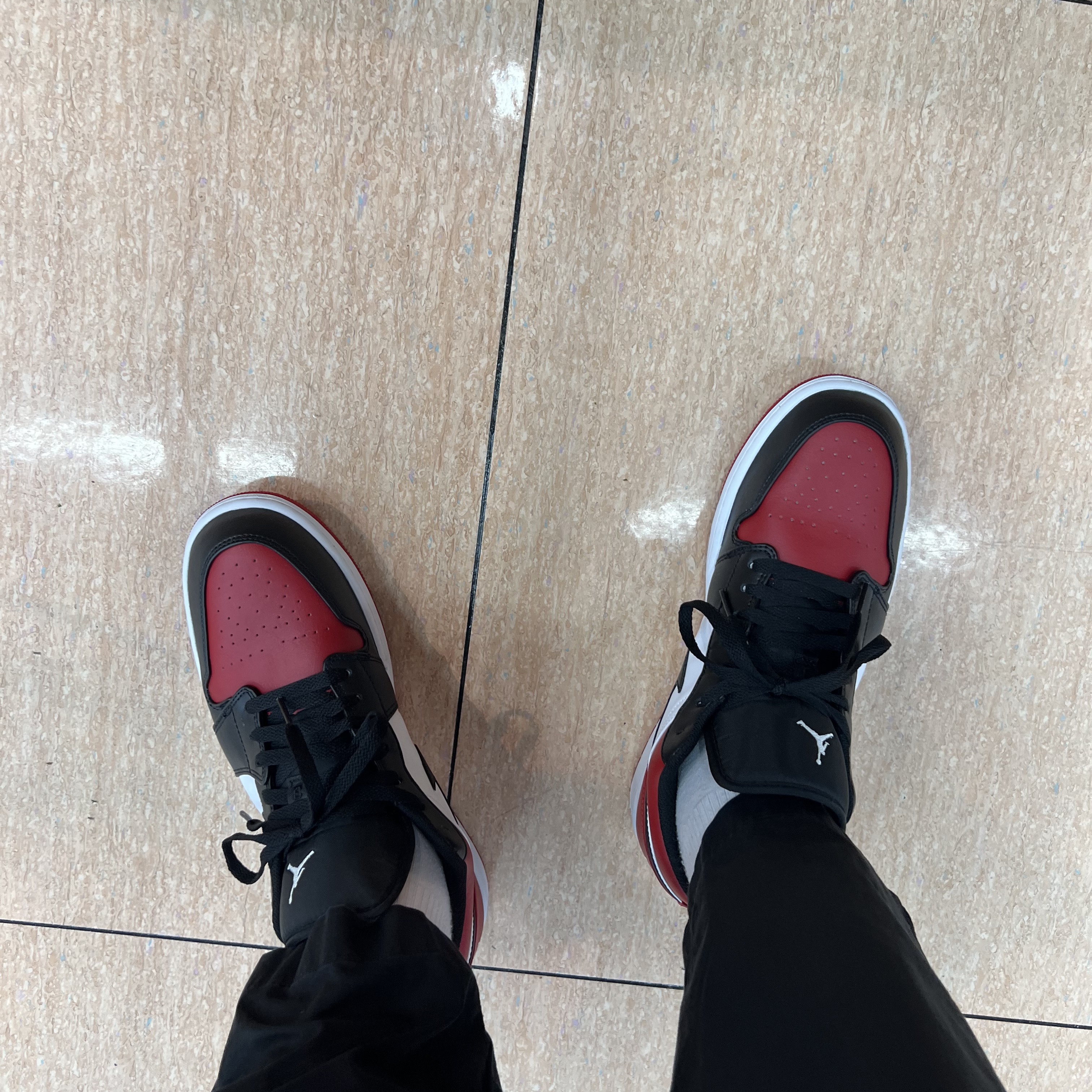 Jordan 1 Low Bred Toe 착용 스타일 - 3