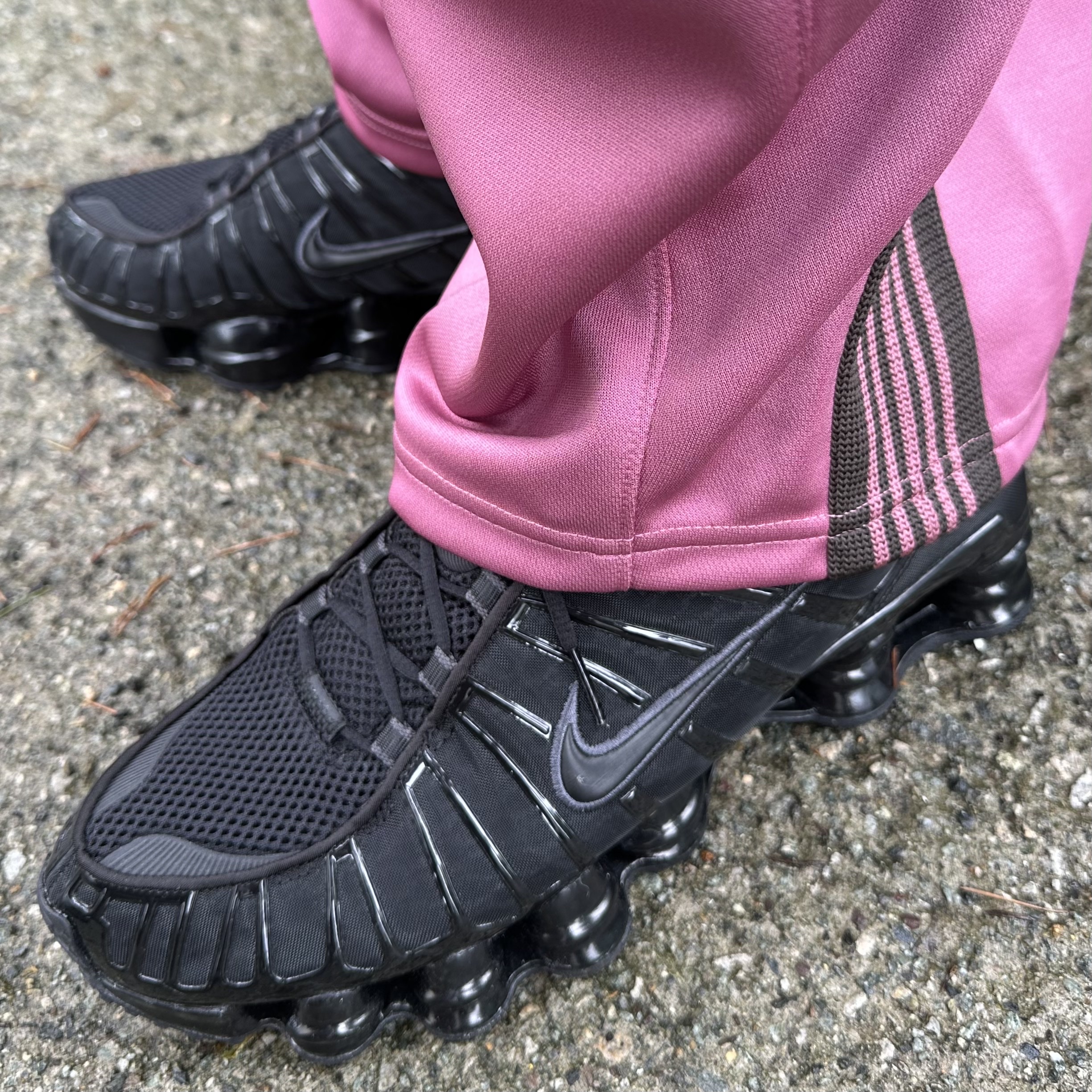 (W) Nike Shox TL Black and Max Orange 착용 스타일