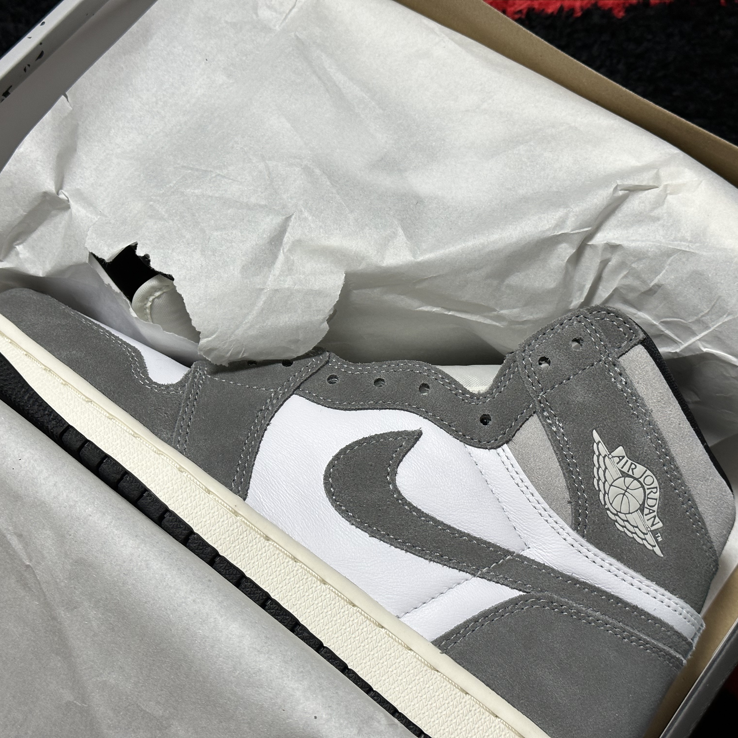 Jordan 1 Retro High OG Black and Smoke Grey 착용 스타일