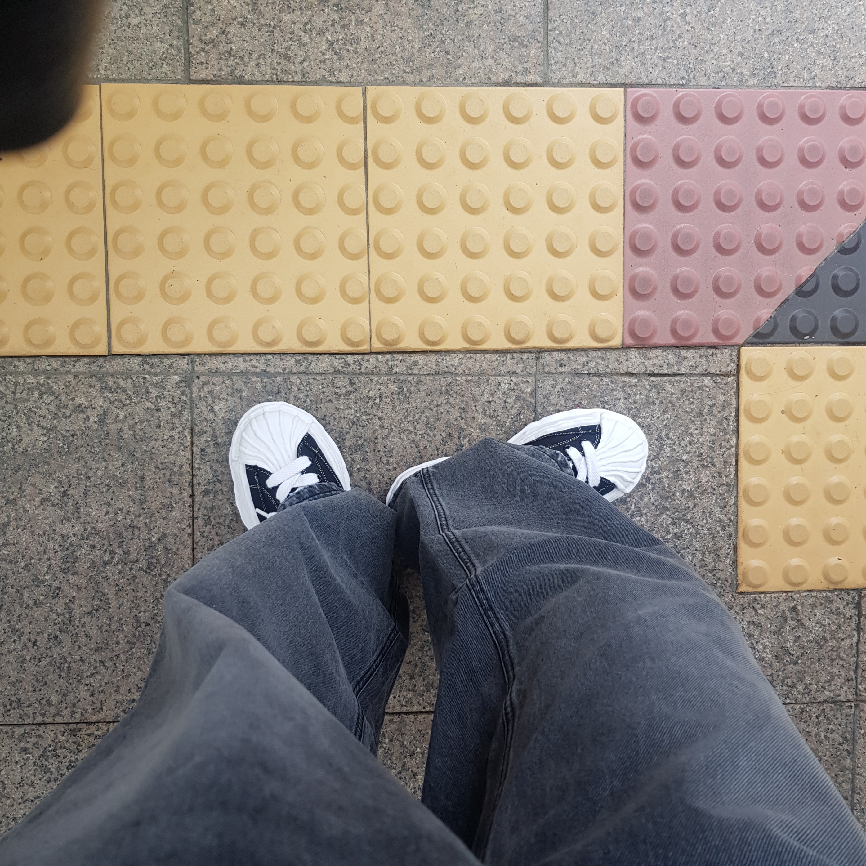Maison Mihara Yasuhiro Blakey OG Sole Canvas Low-top Sneakers Black White 착용 스타일