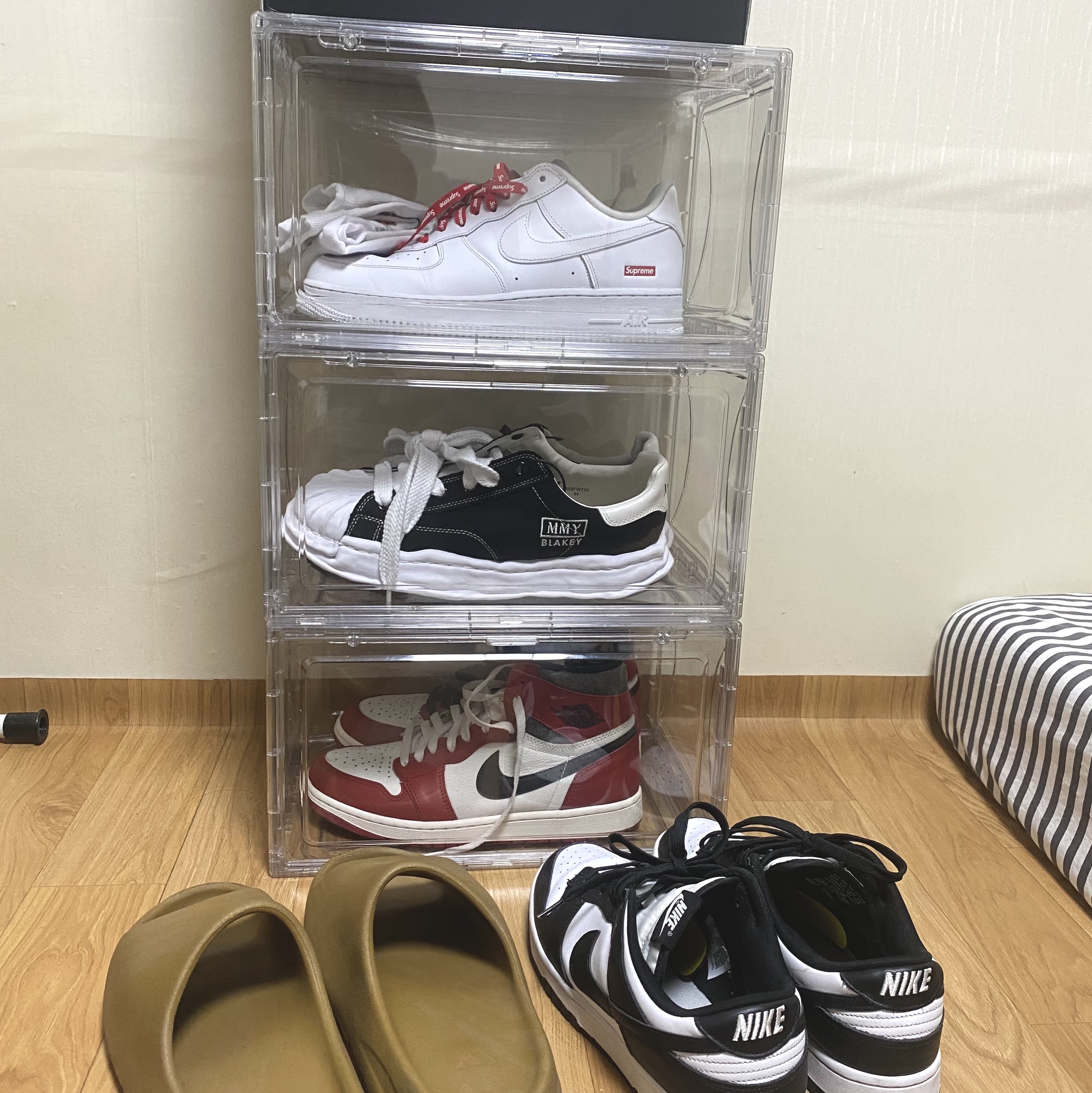 Supreme Ronin T-Shirt Black - 23SS, Maison Mihara Yasuhiro Blakey OG Sole Canvas Low-top Sneakers Black White 착용 스타일 - 2