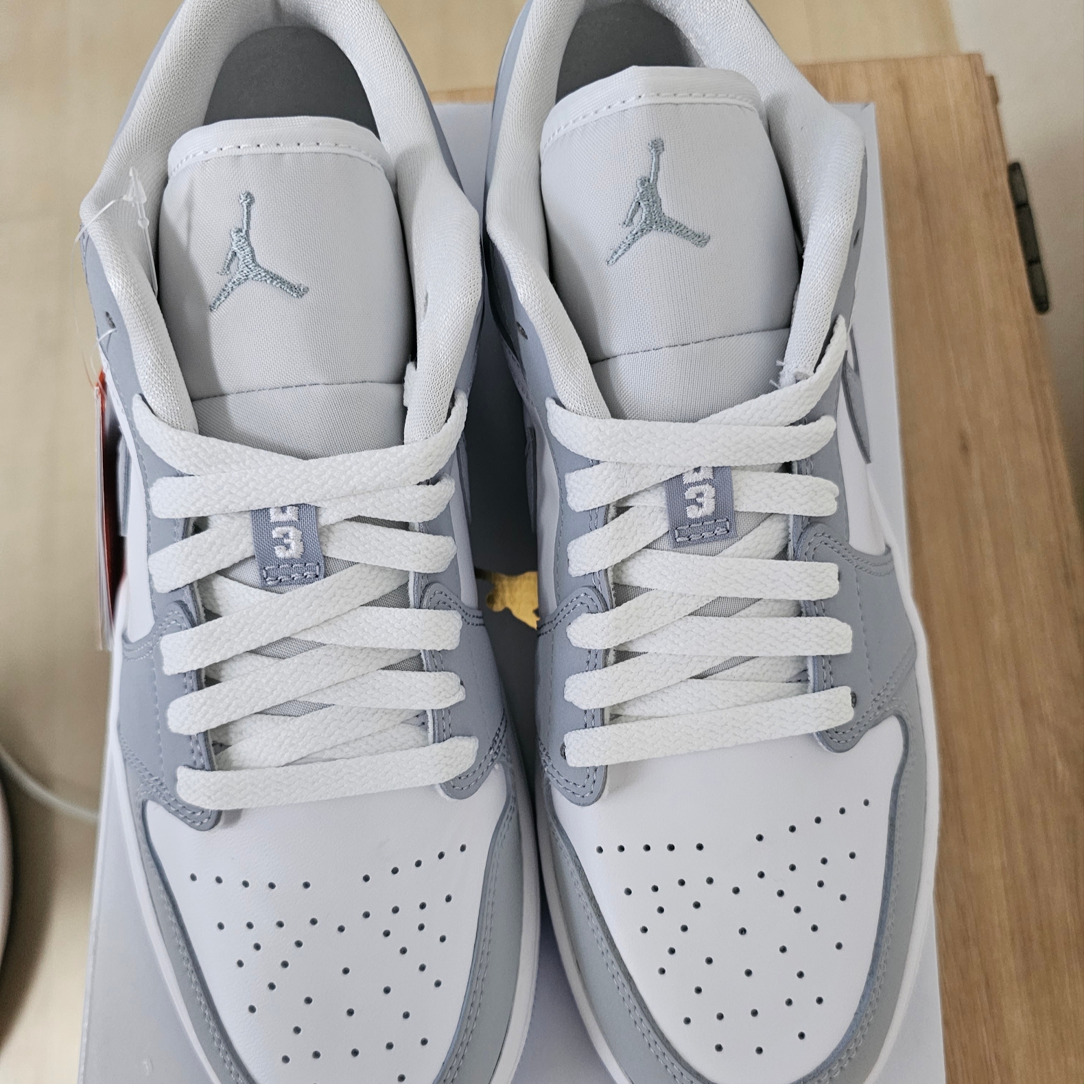 (W) Jordan 1 Low White Wolf Grey 착용 스타일 - 3