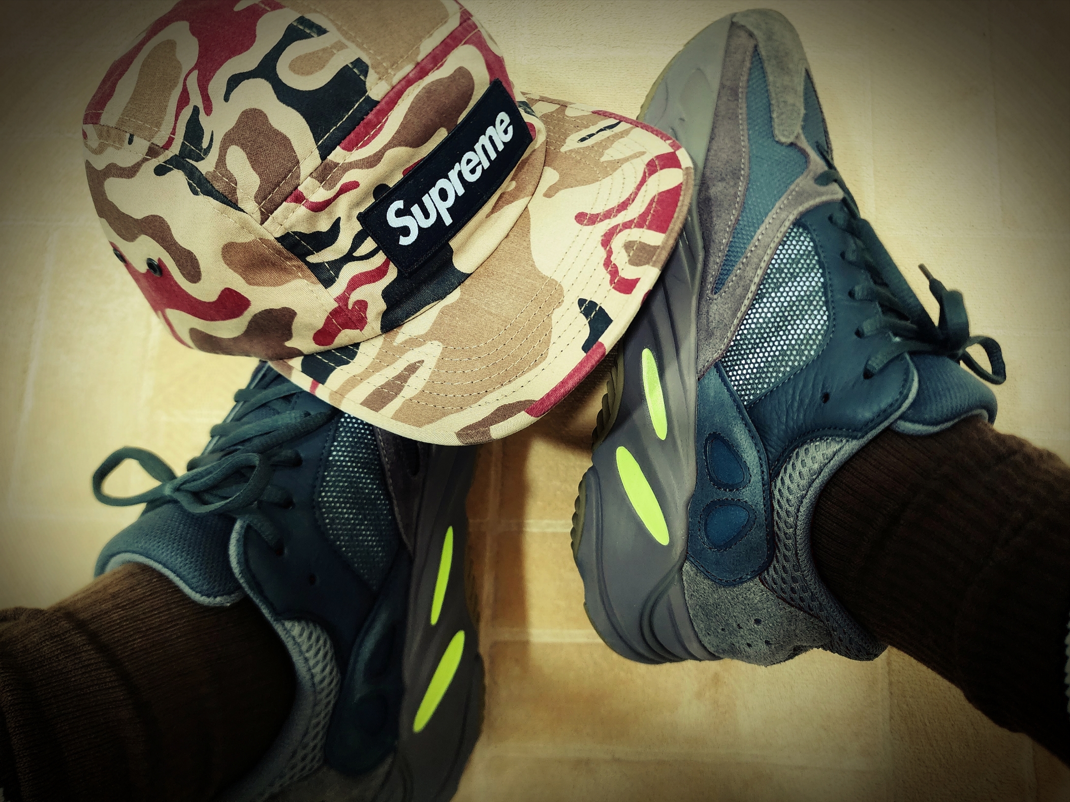 Adidas Yeezy Boost 700 Mauve 착용 스타일 - 1