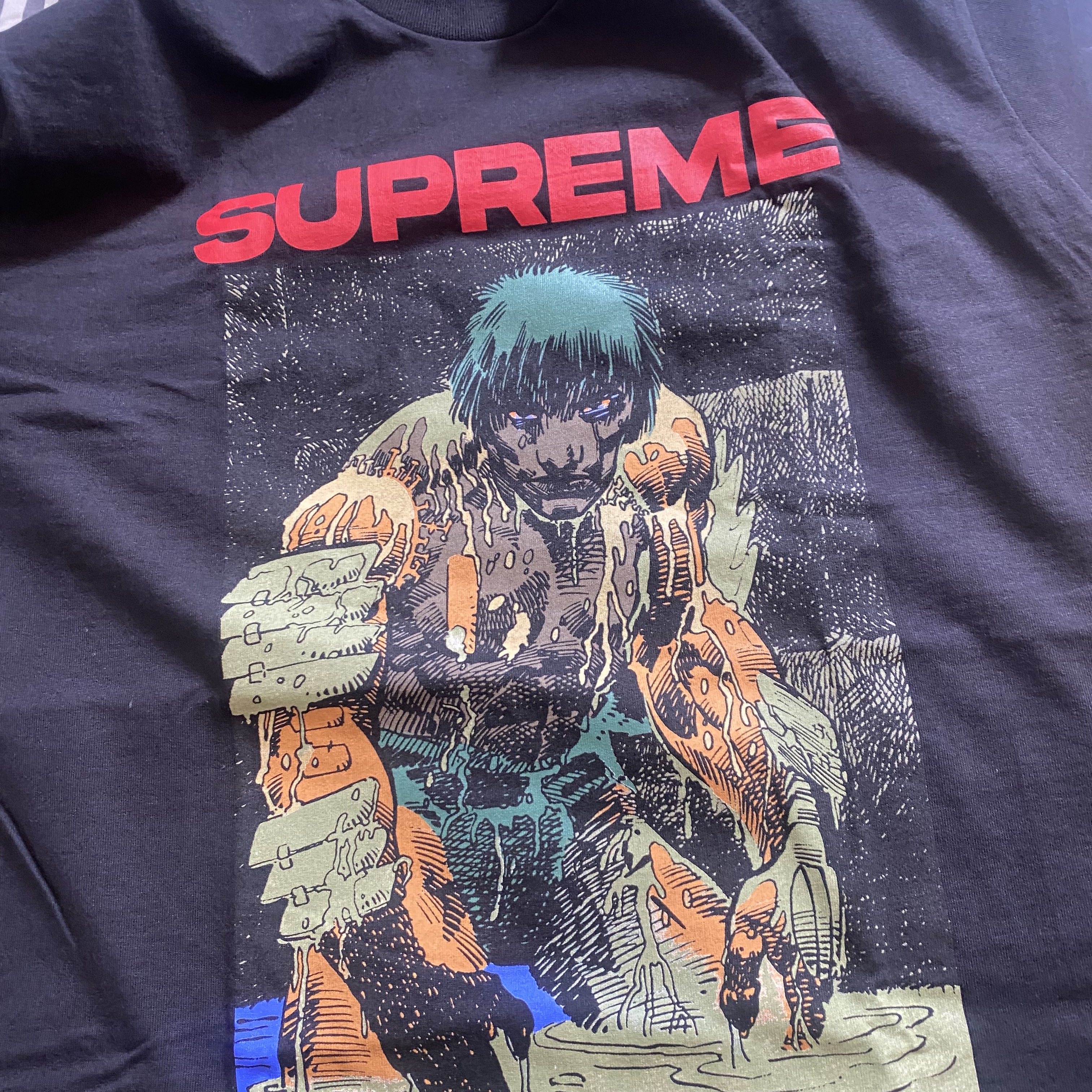 Supreme Ronin T-Shirt Black - 23SS, Maison Mihara Yasuhiro Blakey OG Sole Canvas Low-top Sneakers Black White 착용 스타일 - 1