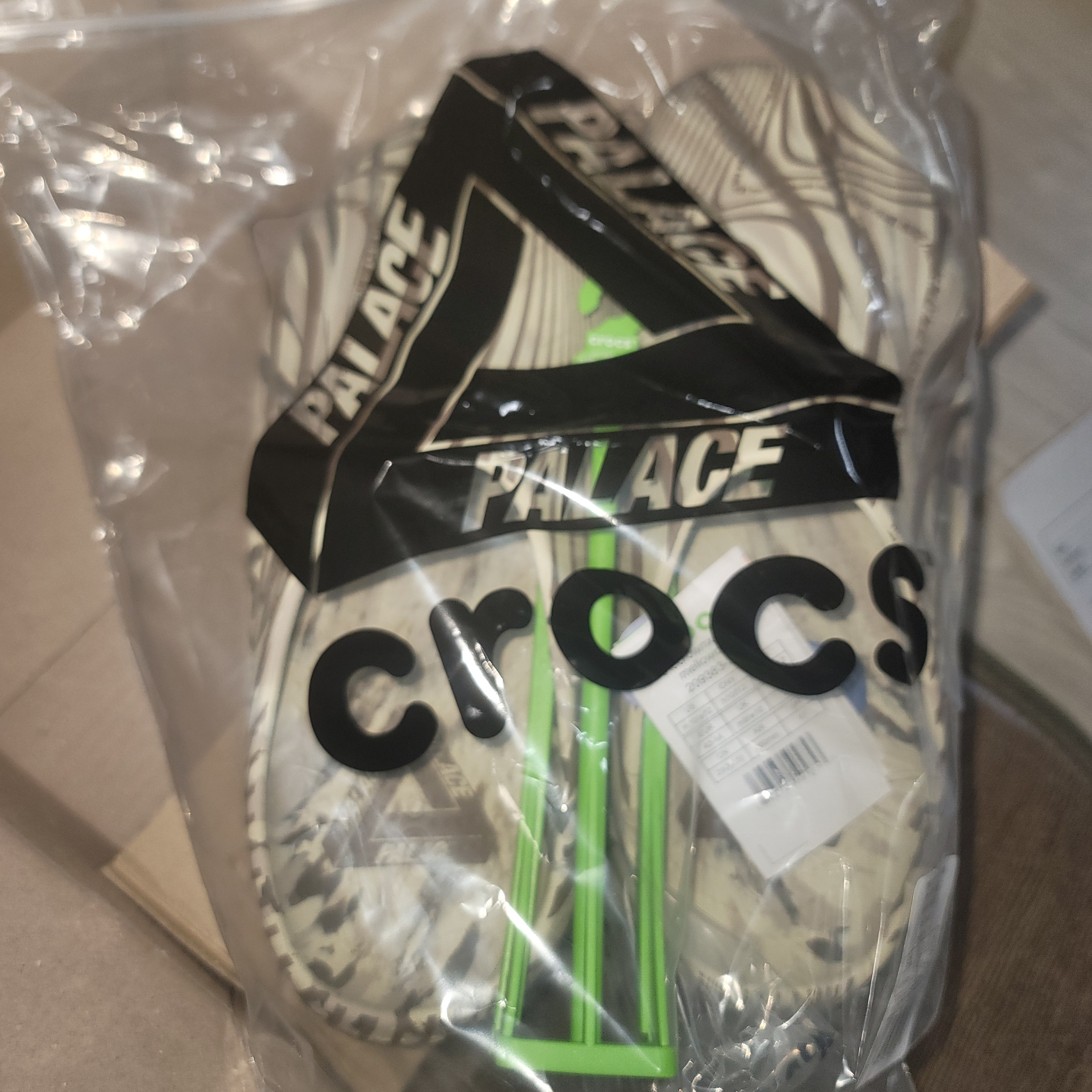 Crocs x Palace Recovery Clog Bone Multi 착용 스타일 - 1