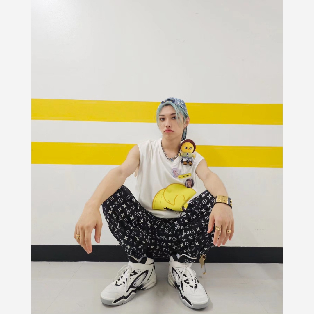 Louis Vuitton LV Trainer 2 Sneakers White 착용 스타일 - 2