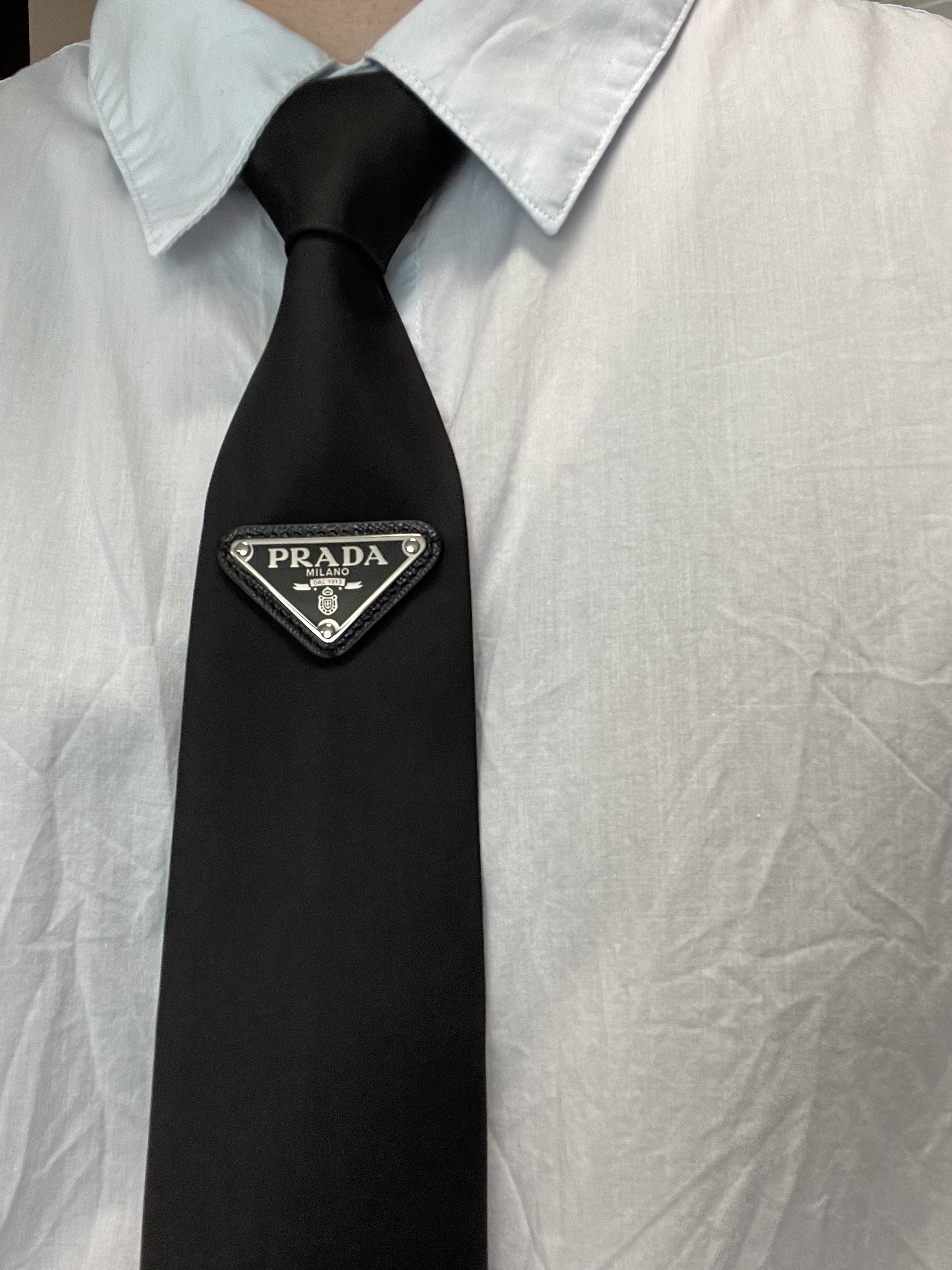 Prada Re-Nylon Gabardine Tie Black 착용 스타일