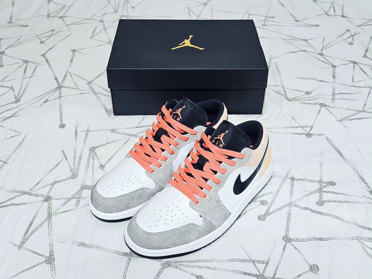 Jordan 1 Low SE Flight Club 착용 스타일 - 1