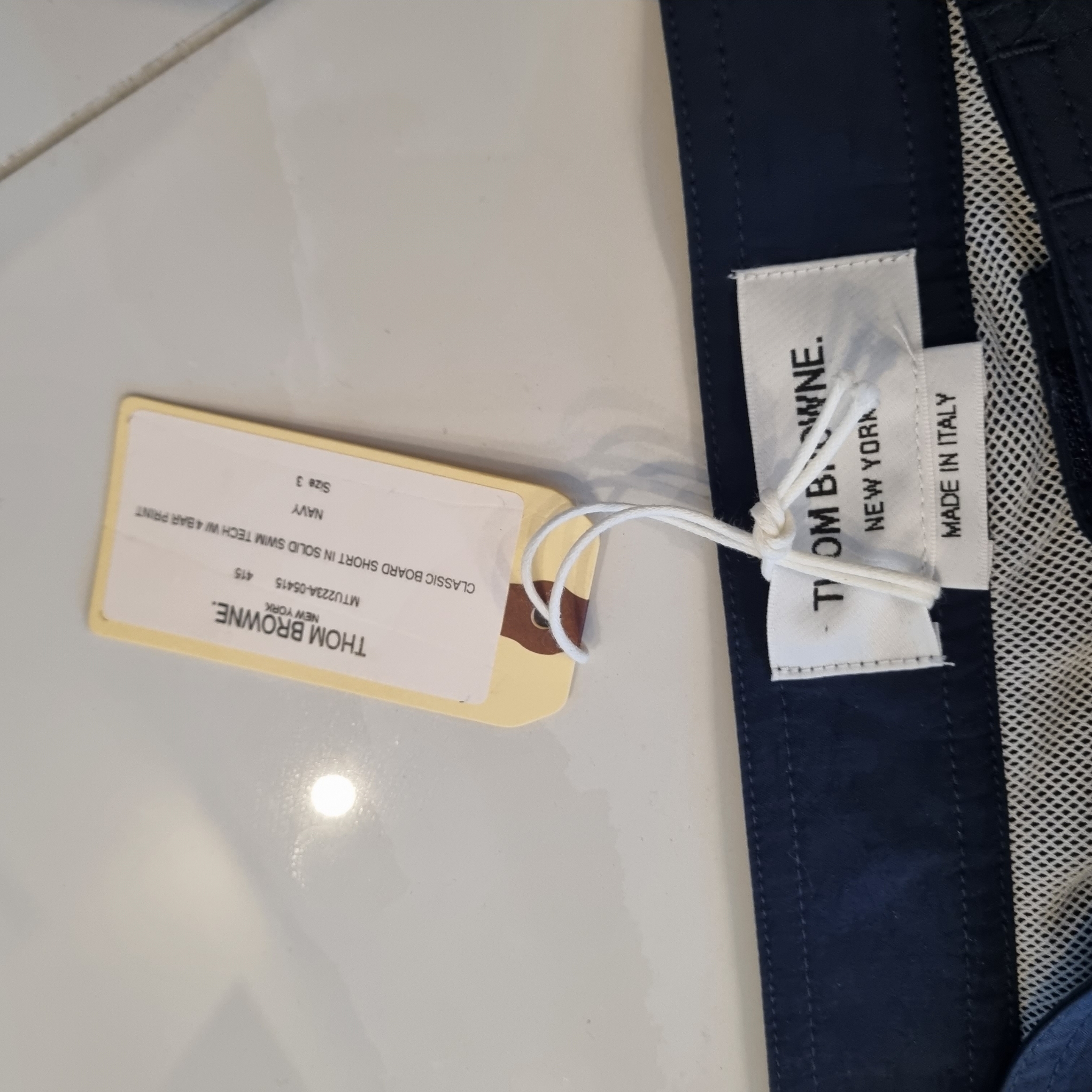 Thom Browne Solid Swim Tech 4-Bar Board Shorts Navy 착용 스타일 - 4