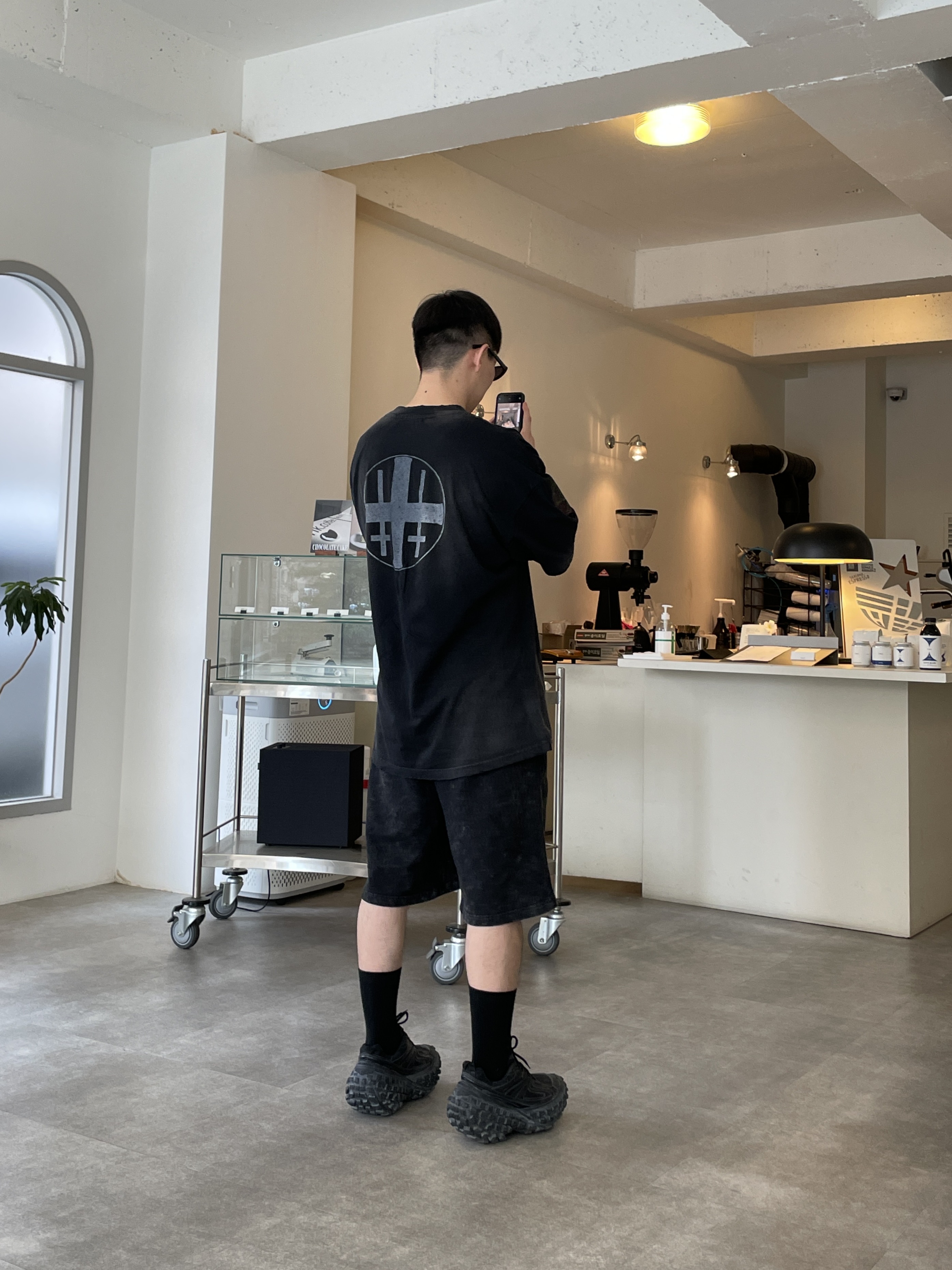 Balenciaga Defender Sneakers Black 착용 스타일 - 3